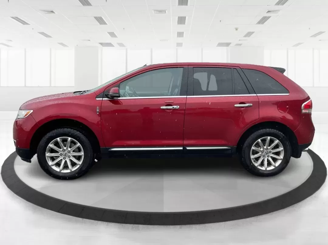 2013 Lincoln MKX Base (2LMDJ8JK8DB) with an Other engine, located at 1951 S Dayton Lakeview Rd., New Carlisle, OH, 45344, (937) 908-9800, 39.890999, -84.050255 - **Drive in Style and Comfort: 2013 Lincoln MKX at Advantage Car and Credit!**<br /> <br /> Are you ready to elevate your daily commute or weekend adventures? The 2013 Lincoln MKX is the perfect vehicle for those seeking luxury, reliability, and versatility. Whether you're a growing family looking fo - Photo#5