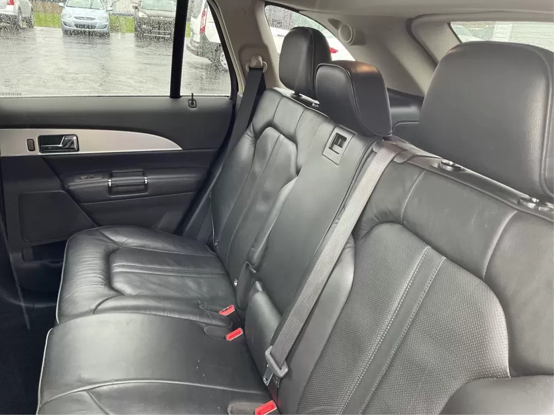 2013 Lincoln MKX Base (2LMDJ8JK8DB) with an Other engine, located at 1951 S Dayton Lakeview Rd., New Carlisle, OH, 45344, (937) 908-9800, 39.890999, -84.050255 - **Drive in Style and Comfort: 2013 Lincoln MKX at Advantage Car and Credit!**<br /> <br /> Are you ready to elevate your daily commute or weekend adventures? The 2013 Lincoln MKX is the perfect vehicle for those seeking luxury, reliability, and versatility. Whether you're a growing family looking fo - Photo#10