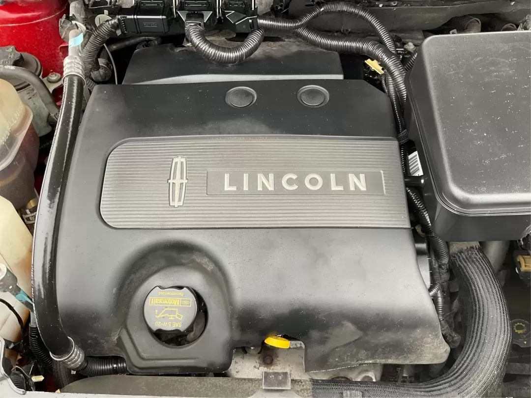 2013 Lincoln MKX Base (2LMDJ8JK8DB) with an Other engine, located at 1951 S Dayton Lakeview Rd., New Carlisle, OH, 45344, (937) 908-9800, 39.890999, -84.050255 - **Drive in Style and Comfort: 2013 Lincoln MKX at Advantage Car and Credit!**<br /> <br /> Are you ready to elevate your daily commute or weekend adventures? The 2013 Lincoln MKX is the perfect vehicle for those seeking luxury, reliability, and versatility. Whether you're a growing family looking fo - Photo#11