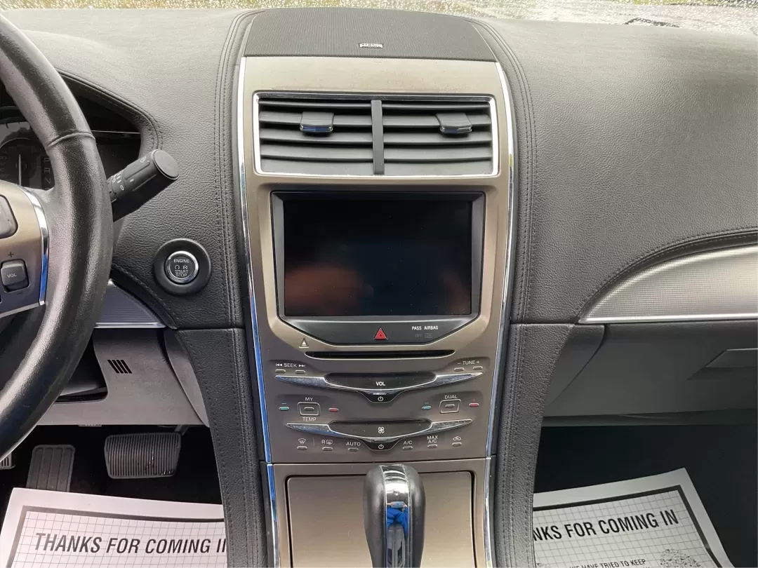 2013 Lincoln MKX Base (2LMDJ8JK8DB) with an Other engine, located at 1951 S Dayton Lakeview Rd., New Carlisle, OH, 45344, (937) 908-9800, 39.890999, -84.050255 - **Drive in Style and Comfort: 2013 Lincoln MKX at Advantage Car and Credit!**<br /> <br /> Are you ready to elevate your daily commute or weekend adventures? The 2013 Lincoln MKX is the perfect vehicle for those seeking luxury, reliability, and versatility. Whether you're a growing family looking fo - Photo#13