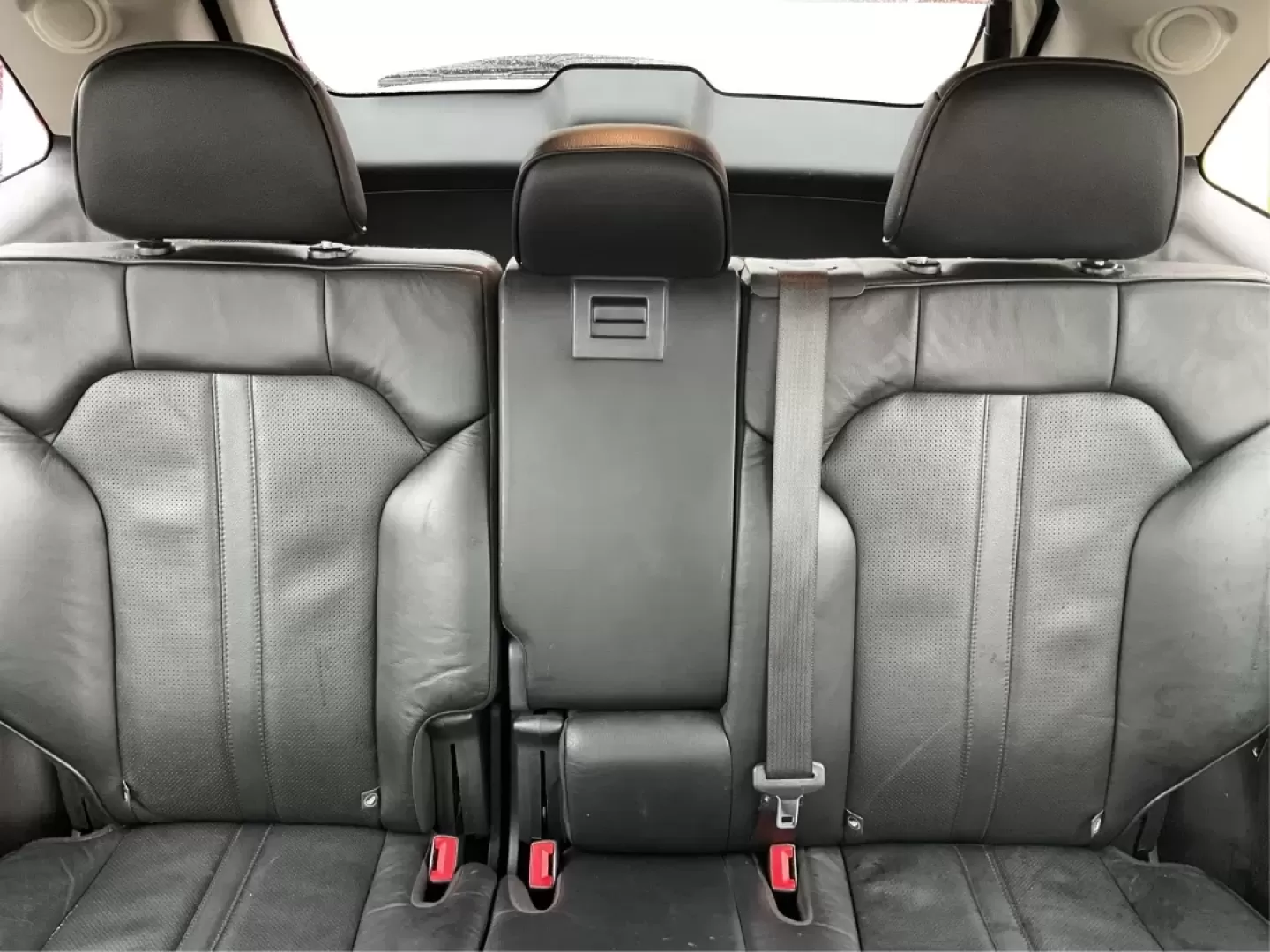 2013 Lincoln MKX Base (2LMDJ8JK8DB) with an Other engine, located at 1951 S Dayton Lakeview Rd., New Carlisle, OH, 45344, (937) 908-9800, 39.890999, -84.050255 - **Drive in Style and Comfort: 2013 Lincoln MKX at Advantage Car and Credit!**<br /> <br /> Are you ready to elevate your daily commute or weekend adventures? The 2013 Lincoln MKX is the perfect vehicle for those seeking luxury, reliability, and versatility. Whether you're a growing family looking fo - Photo#14