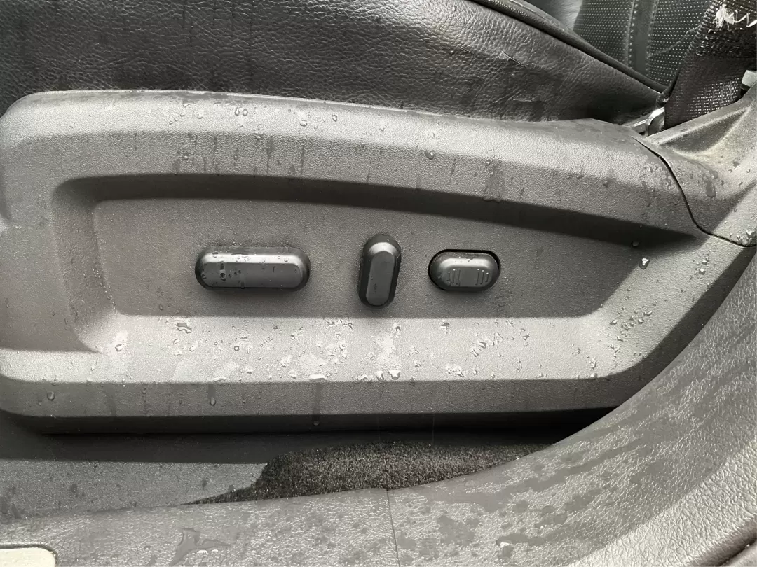 2013 Lincoln MKX Base (2LMDJ8JK8DB) with an Other engine, located at 1951 S Dayton Lakeview Rd., New Carlisle, OH, 45344, (937) 908-9800, 39.890999, -84.050255 - **Drive in Style and Comfort: 2013 Lincoln MKX at Advantage Car and Credit!**<br /> <br /> Are you ready to elevate your daily commute or weekend adventures? The 2013 Lincoln MKX is the perfect vehicle for those seeking luxury, reliability, and versatility. Whether you're a growing family looking fo - Photo#18