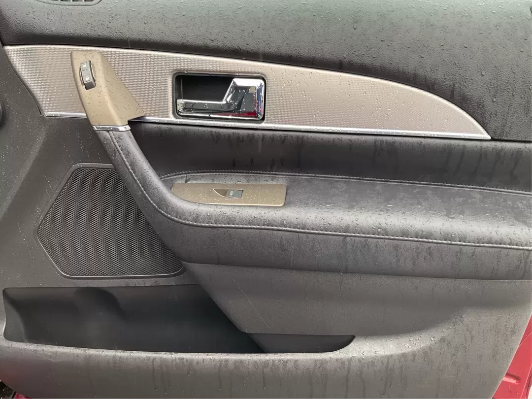 2013 Lincoln MKX Base (2LMDJ8JK8DB) with an Other engine, located at 1951 S Dayton Lakeview Rd., New Carlisle, OH, 45344, (937) 908-9800, 39.890999, -84.050255 - **Drive in Style and Comfort: 2013 Lincoln MKX at Advantage Car and Credit!**<br /> <br /> Are you ready to elevate your daily commute or weekend adventures? The 2013 Lincoln MKX is the perfect vehicle for those seeking luxury, reliability, and versatility. Whether you're a growing family looking fo - Photo#20