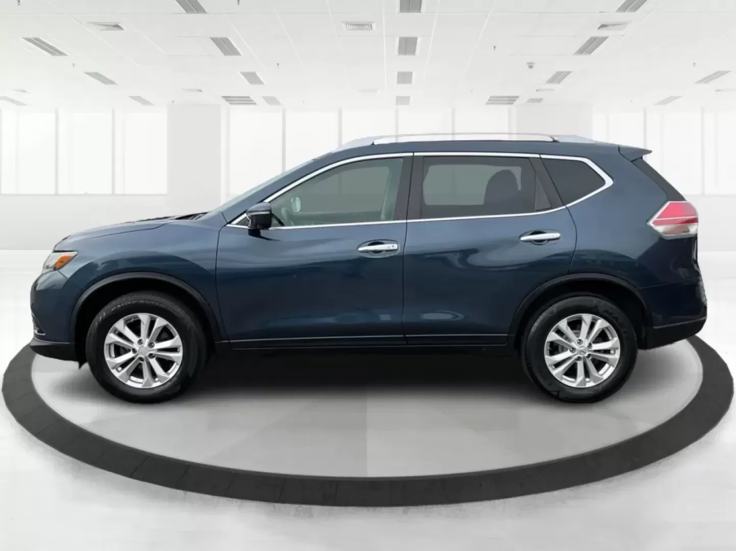 2015 Nissan Rogue SV (5N1AT2MV3FC) with an 2.5L I-4 DOHC engine, located at 1951 S Dayton Lakeview Rd., New Carlisle, OH, 45344, (937) 908-9800, 39.890999, -84.050255 - Are you in search of the perfect vehicle to elevate your family outings or weekend adventures? Look no further than this stunning 2015 Nissan Rogue SV, available now at Advantage Car and Credit in New Carlisle, OH. This versatile SUV is not just a means of transportation; it's a lifestyle companion - Photo#4