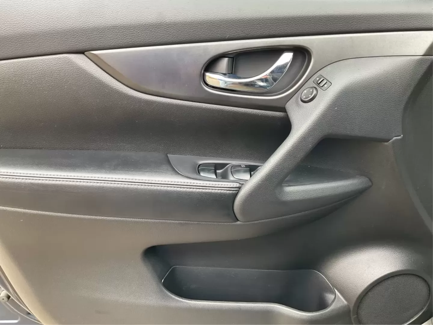 2015 Nissan Rogue SV (5N1AT2MV3FC) with an 2.5L I-4 DOHC engine, located at 1951 S Dayton Lakeview Rd., New Carlisle, OH, 45344, (937) 908-9800, 39.890999, -84.050255 - Are you in search of the perfect vehicle to elevate your family outings or weekend adventures? Look no further than this stunning 2015 Nissan Rogue SV, available now at Advantage Car and Credit in New Carlisle, OH. This versatile SUV is not just a means of transportation; it's a lifestyle companion - Photo#17