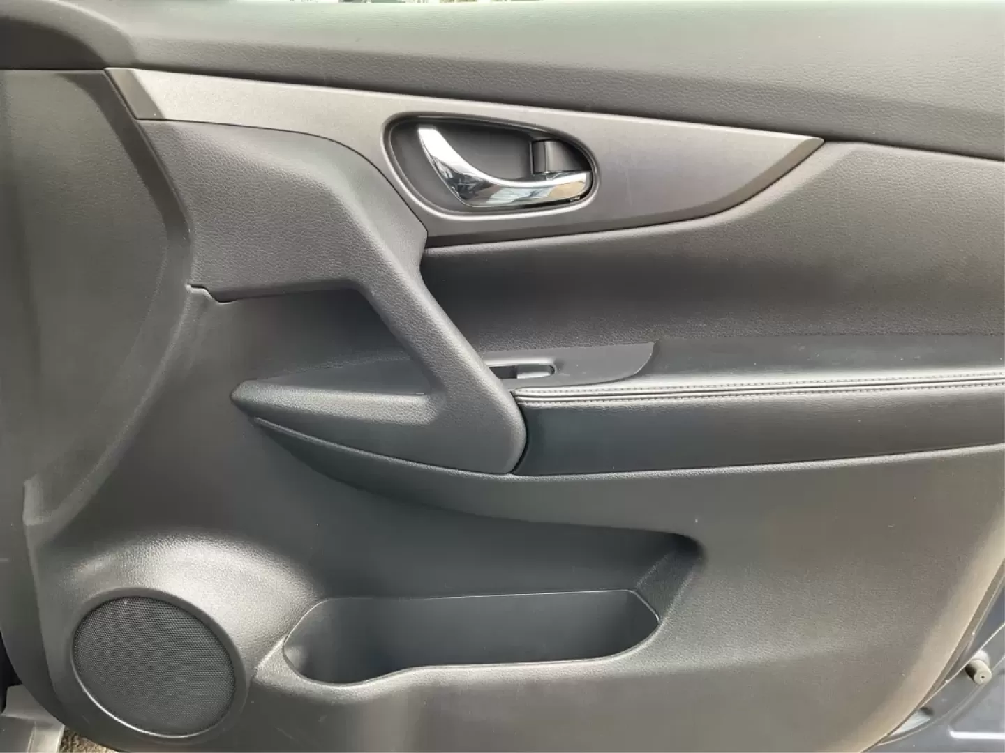 2015 Nissan Rogue SV (5N1AT2MV3FC) with an 2.5L I-4 DOHC engine, located at 1951 S Dayton Lakeview Rd., New Carlisle, OH, 45344, (937) 908-9800, 39.890999, -84.050255 - Are you in search of the perfect vehicle to elevate your family outings or weekend adventures? Look no further than this stunning 2015 Nissan Rogue SV, available now at Advantage Car and Credit in New Carlisle, OH. This versatile SUV is not just a means of transportation; it's a lifestyle companion - Photo#18