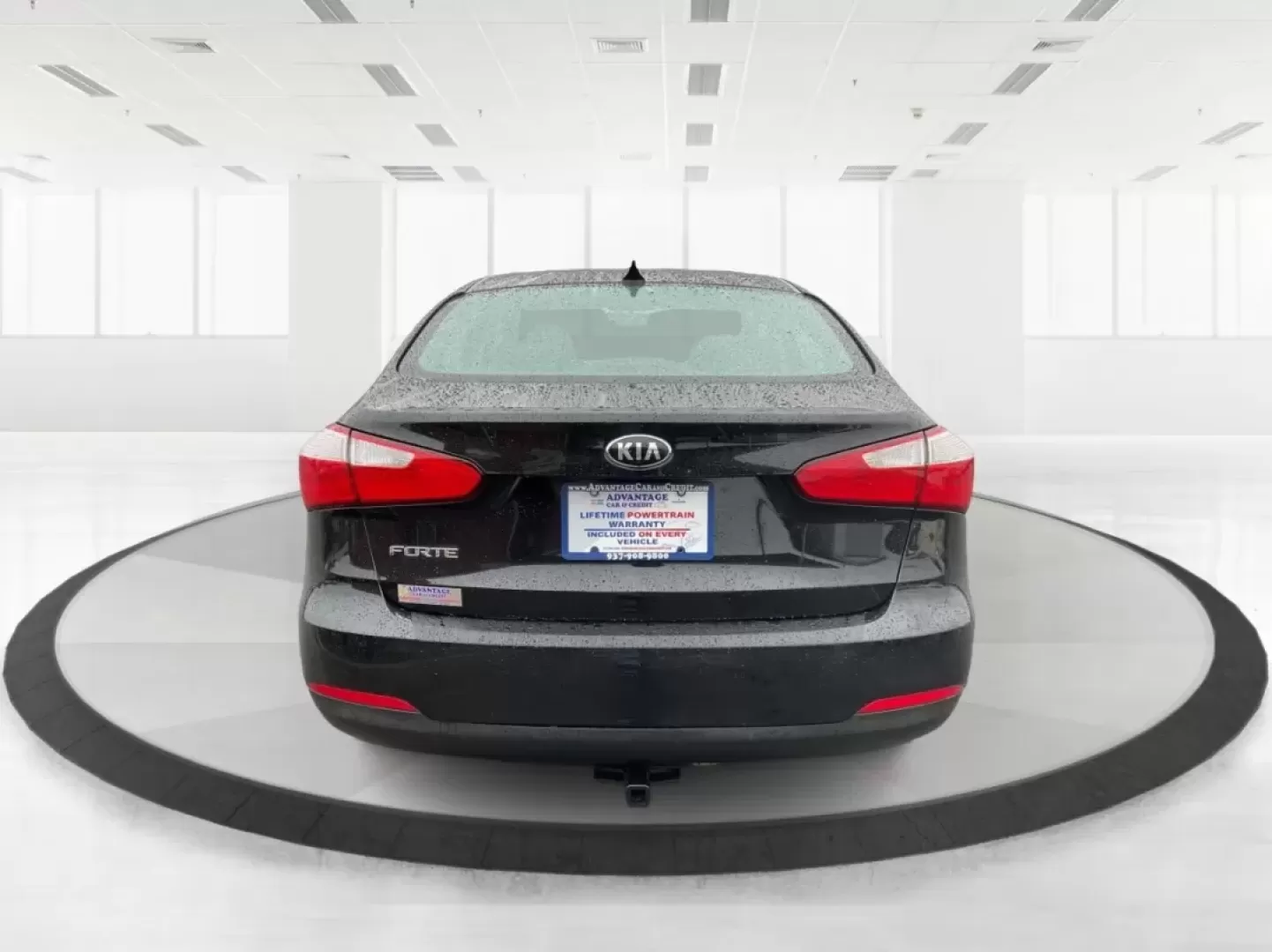 2016 Kia Forte LX (KNAFK4A68G5) with an 1.8L I-4 DOHC engine, located at 1184 Kauffman Ave, Fairborn, OH, 45324, (937) 908-9800, 39.807072, -84.030914 - **Discover Your Perfect Commuter Companion: 2016 Kia Forte LX at Advantage Car and Credit - Fairborn**<br /> <br /> Are you tired of the daily grind on public transportation or cramped rides with friends? Elevate your commuting experience with this stunning 2016 Kia Forte LX, designed to make every - Photo#3