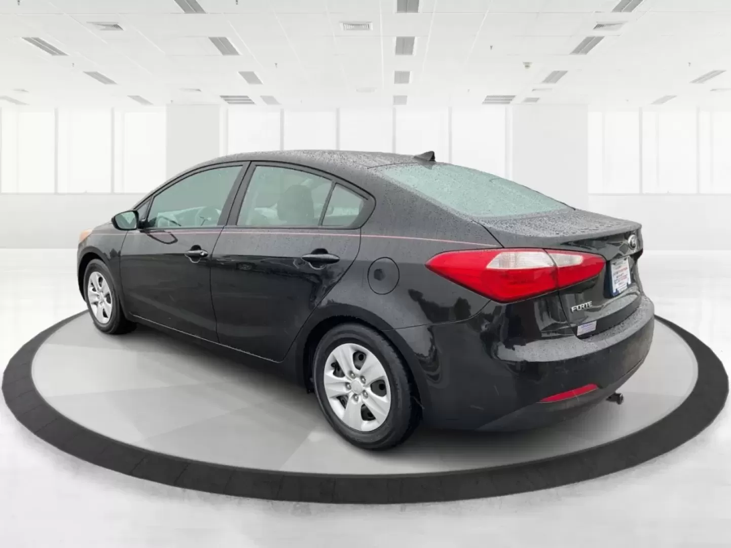 2016 Kia Forte LX (KNAFK4A68G5) with an 1.8L I-4 DOHC engine, located at 1184 Kauffman Ave, Fairborn, OH, 45324, (937) 908-9800, 39.807072, -84.030914 - **Discover Your Perfect Commuter Companion: 2016 Kia Forte LX at Advantage Car and Credit - Fairborn**<br /> <br /> Are you tired of the daily grind on public transportation or cramped rides with friends? Elevate your commuting experience with this stunning 2016 Kia Forte LX, designed to make every - Photo#4