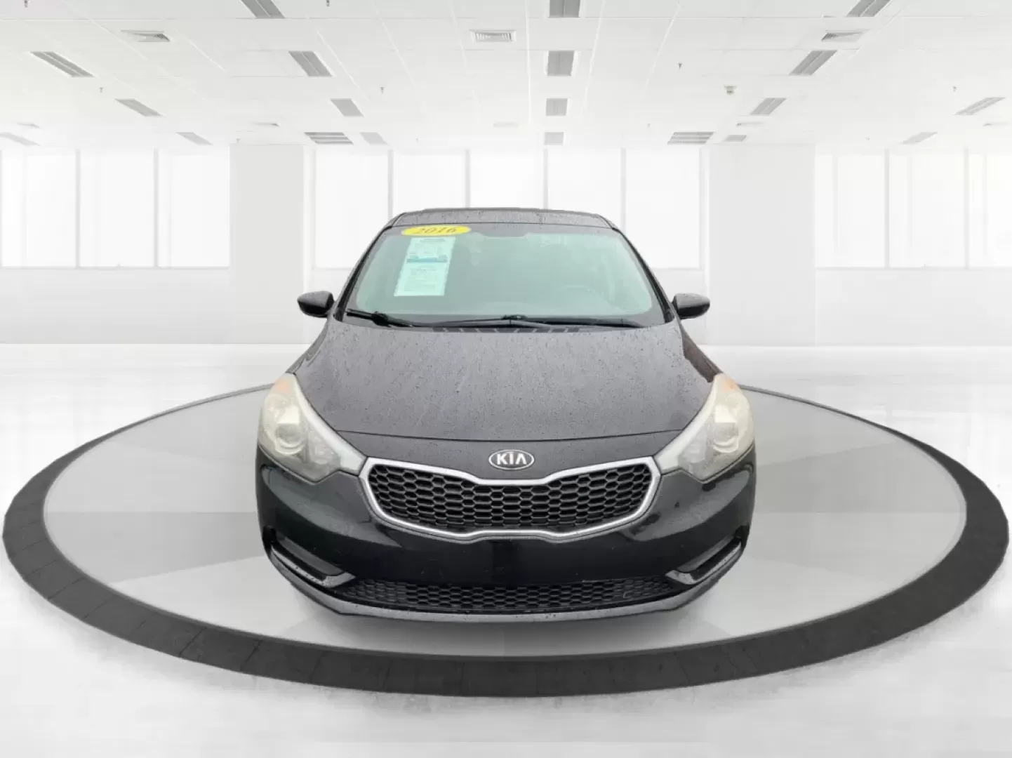 2016 Kia Forte LX (KNAFK4A68G5) with an 1.8L I-4 DOHC engine, located at 1184 Kauffman Ave, Fairborn, OH, 45324, (937) 908-9800, 39.807072, -84.030914 - **Discover Your Perfect Commuter Companion: 2016 Kia Forte LX at Advantage Car and Credit - Fairborn**<br /> <br /> Are you tired of the daily grind on public transportation or cramped rides with friends? Elevate your commuting experience with this stunning 2016 Kia Forte LX, designed to make every - Photo#7