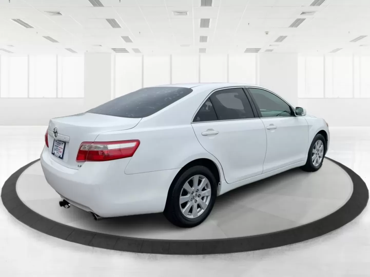 2008 Toyota Camry LE | SE | XLE (4T4BE46K18R) with an 2.4L I-4 DOHC engine, located at 401 Woodman Dr, Riverside, OH, 45431, (937) 908-9800, 39.760899, -84.123421 - Are you on the hunt for a reliable sedan that blends comfort and style with unbeatable affordability? Look no further! The 2008 Toyota Camry LE, available at Advantage Car and Credit in Riverside, OH, is the perfect vehicle for anyone seeking a dependable ride for daily commutes or family outings. W - Photo#2