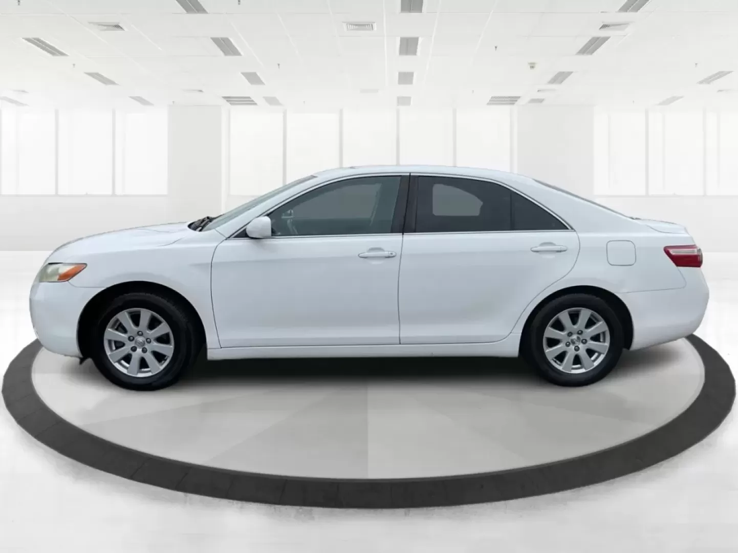 2008 Toyota Camry LE | SE | XLE (4T4BE46K18R) with an 2.4L I-4 DOHC engine, located at 401 Woodman Dr, Riverside, OH, 45431, (937) 908-9800, 39.760899, -84.123421 - Are you on the hunt for a reliable sedan that blends comfort and style with unbeatable affordability? Look no further! The 2008 Toyota Camry LE, available at Advantage Car and Credit in Riverside, OH, is the perfect vehicle for anyone seeking a dependable ride for daily commutes or family outings. W - Photo#5