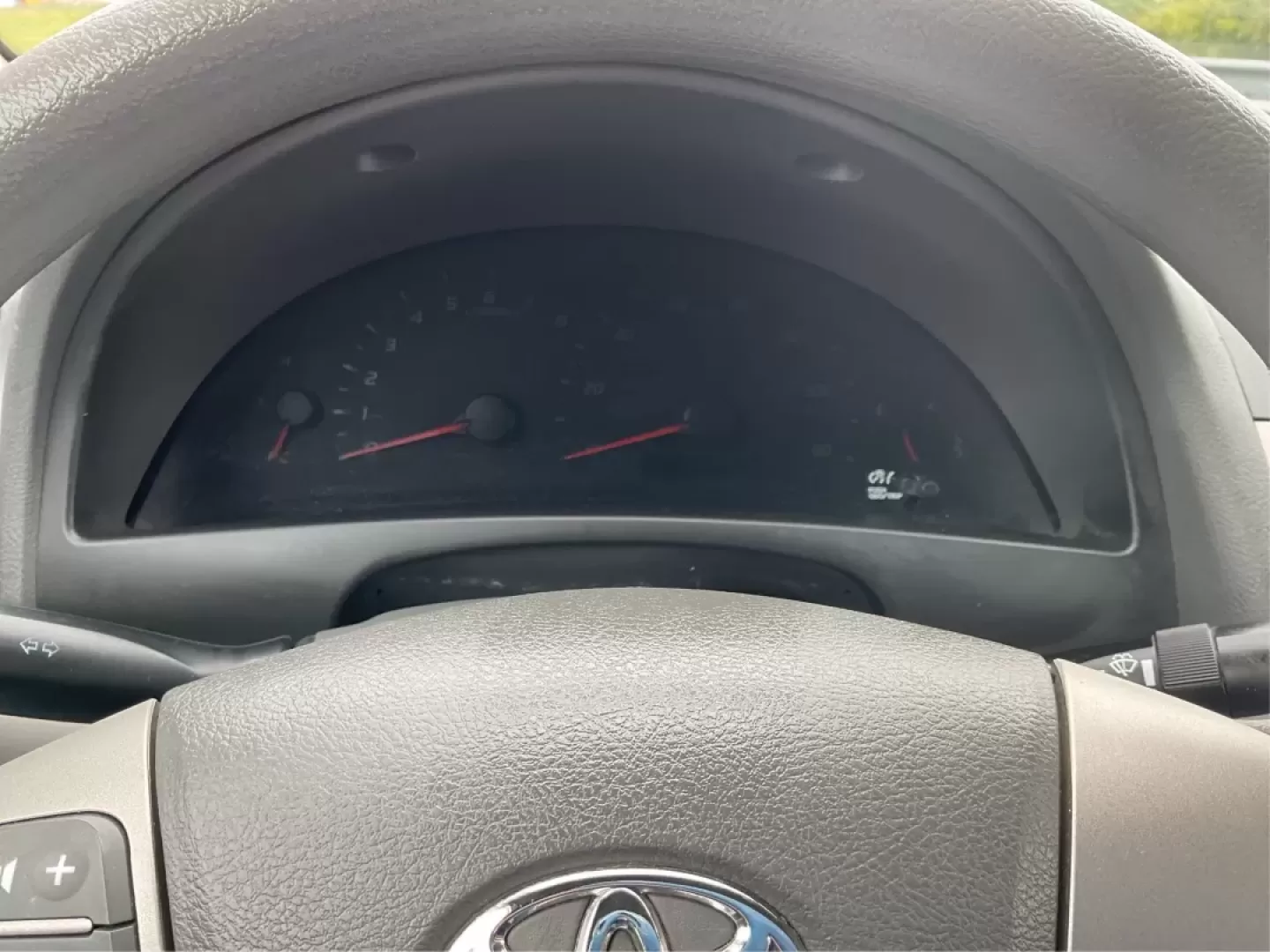 2008 Toyota Camry LE | SE | XLE (4T4BE46K18R) with an 2.4L I-4 DOHC engine, located at 401 Woodman Dr, Riverside, OH, 45431, (937) 908-9800, 39.760899, -84.123421 - Are you on the hunt for a reliable sedan that blends comfort and style with unbeatable affordability? Look no further! The 2008 Toyota Camry LE, available at Advantage Car and Credit in Riverside, OH, is the perfect vehicle for anyone seeking a dependable ride for daily commutes or family outings. W - Photo#15