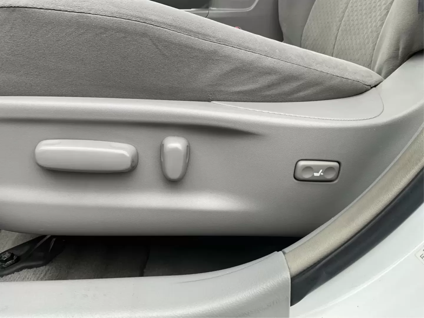 2008 Toyota Camry LE | SE | XLE (4T4BE46K18R) with an 2.4L I-4 DOHC engine, located at 401 Woodman Dr, Riverside, OH, 45431, (937) 908-9800, 39.760899, -84.123421 - Are you on the hunt for a reliable sedan that blends comfort and style with unbeatable affordability? Look no further! The 2008 Toyota Camry LE, available at Advantage Car and Credit in Riverside, OH, is the perfect vehicle for anyone seeking a dependable ride for daily commutes or family outings. W - Photo#17