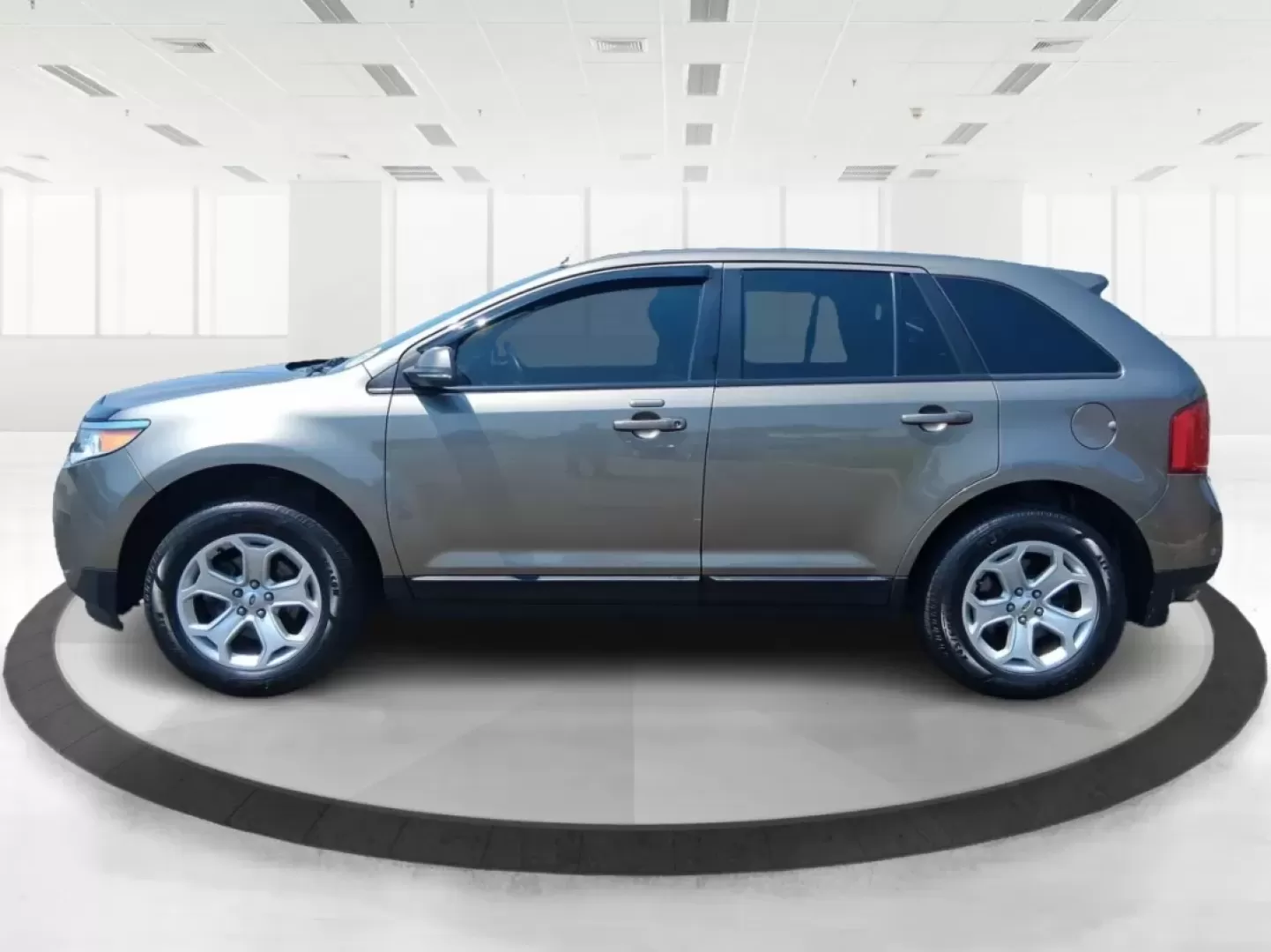 2014 Ford Edge SEL (2FMDK4JCXEB) with an 3.5L V-6 DOHC engine, located at 401 Woodman Dr, Riverside, OH, 45431, (937) 908-9800, 39.760899, -84.123421 - Are you searching for the perfect vehicle to elevate your family adventures or enhance your daily commute? Look no further! The 2014 Ford Edge SEL is designed to fit every aspect of your lifestyle, whether you're navigating busy city streets, embarking on weekend getaways, or simply running errands - Photo#5