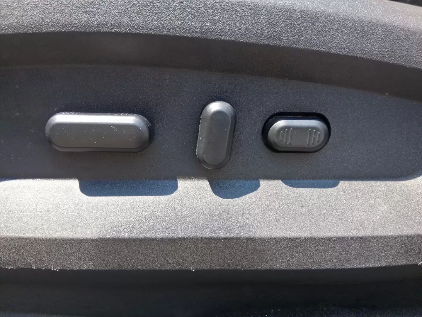 2014 Ford Edge SEL (2FMDK4JCXEB) with an 3.5L V-6 DOHC engine, located at 401 Woodman Dr, Riverside, OH, 45431, (937) 908-9800, 39.760899, -84.123421 - Are you searching for the perfect vehicle to elevate your family adventures or enhance your daily commute? Look no further! The 2014 Ford Edge SEL is designed to fit every aspect of your lifestyle, whether you're navigating busy city streets, embarking on weekend getaways, or simply running errands - Photo#18