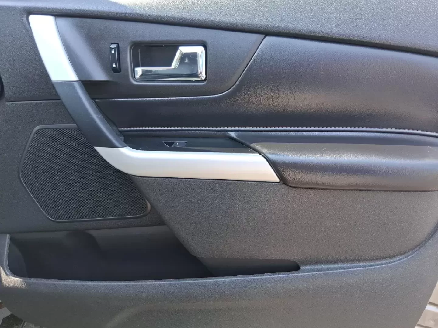 2014 Ford Edge SEL (2FMDK4JCXEB) with an 3.5L V-6 DOHC engine, located at 401 Woodman Dr, Riverside, OH, 45431, (937) 908-9800, 39.760899, -84.123421 - Are you searching for the perfect vehicle to elevate your family adventures or enhance your daily commute? Look no further! The 2014 Ford Edge SEL is designed to fit every aspect of your lifestyle, whether you're navigating busy city streets, embarking on weekend getaways, or simply running errands - Photo#20