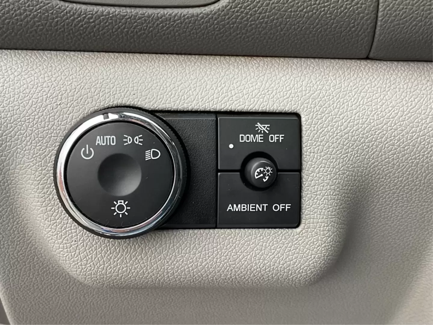 2014 Buick Enclave Leather (5GAKRBKD2EJ) with an 3.6L V-6 gasoline direct injection engine, located at 4508 South Dixie Dr, Moraine, OH, 45439, (937) 908-9800, 39.689976, -84.218452 - **Elevate Your Family Adventures with the 2014 Buick Enclave at Advantage Car and Credit - Moraine!**<br /> <br /> If you're searching for a vehicle that can effortlessly accommodate your growing family, tackle weekend adventures, and offer the comfort and space you deserve, look no further than thi - Photo#17