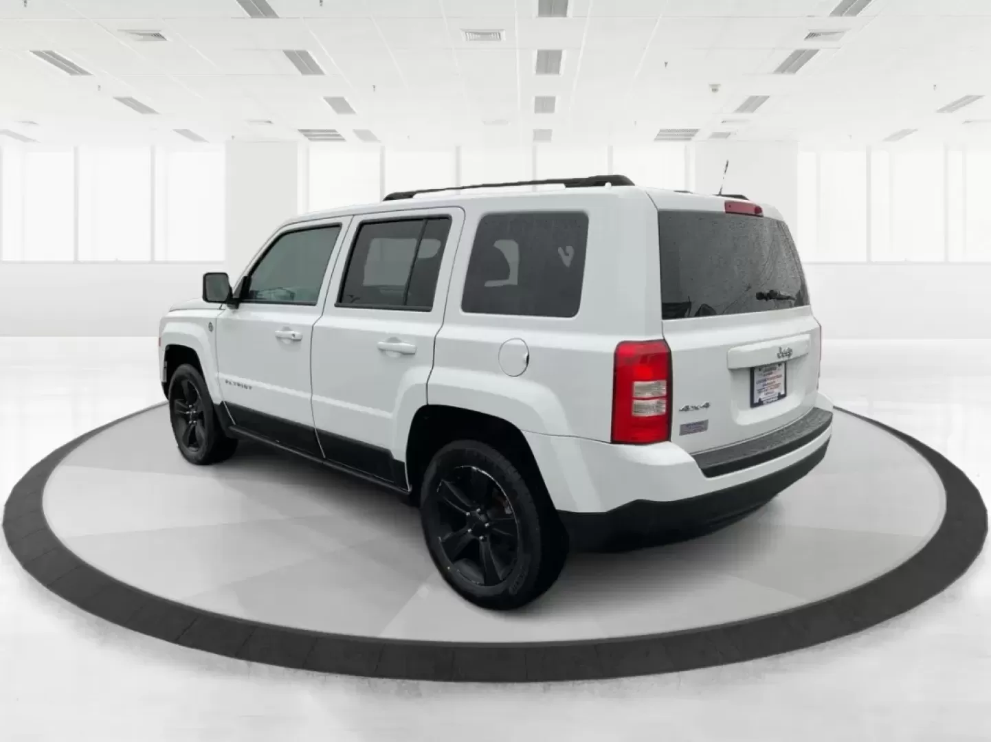 2016 Jeep Patriot Sport (1C4NJRBB5GD) with an 2.4L I-4 DOHC engine, located at 1951 S Dayton Lakeview Rd., New Carlisle, OH, 45344, (937) 908-9800, 39.890999, -84.050255 - **Adventure Awaits with this 2016 Jeep Patriot Sport at Advantage Car and Credit - New Carlisle!**<br /> <br /> Are you ready to embrace the road less traveled? Whether you're planning weekend getaways with family or searching for the perfect commuter car that can handle a bit of adventure, this 201 - Photo#4