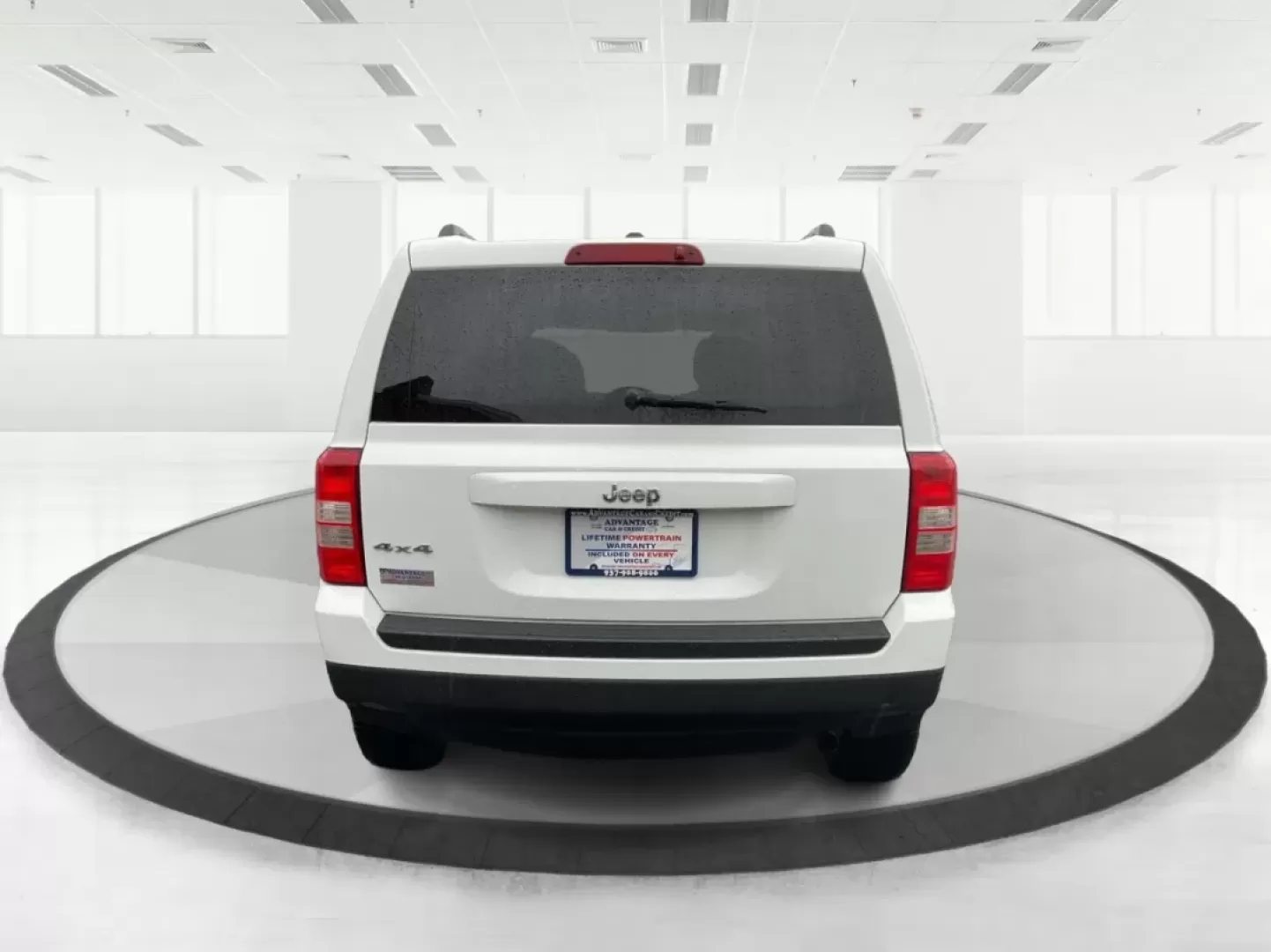 2016 Jeep Patriot Sport (1C4NJRBB5GD) with an 2.4L I-4 DOHC engine, located at 4508 South Dixie Dr, Moraine, OH, 45439, (937) 908-9800, 39.689976, -84.218452 - **Adventure Awaits with this 2016 Jeep Patriot Sport at Advantage Car and Credit - New Carlisle!**<br /> <br /> Are you ready to embrace the road less traveled? Whether you're planning weekend getaways with family or searching for the perfect commuter car that can handle a bit of adventure, this 201 - Photo#3