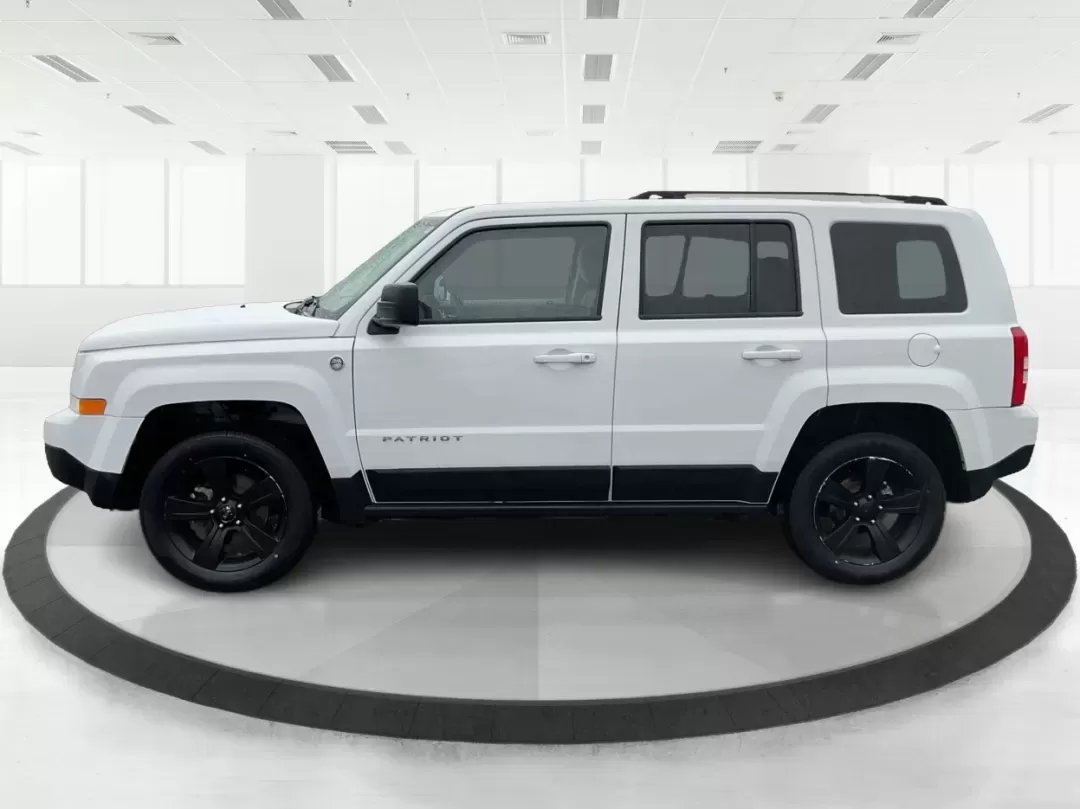 2016 Jeep Patriot Sport (1C4NJRBB5GD) with an 2.4L I-4 DOHC engine, Automatic transmission, located at 1230 East Main St, Xenia, OH, 45385, (937) 908-9800, 39.688026, -83.910172 - **Adventure Awaits with this 2016 Jeep Patriot Sport at Advantage Car and Credit - New Carlisle!**<br /> <br /> Are you ready to embrace the road less traveled? Whether you're planning weekend getaways with family or searching for the perfect commuter car that can handle a bit of adventure, this 201 - Photo#5
