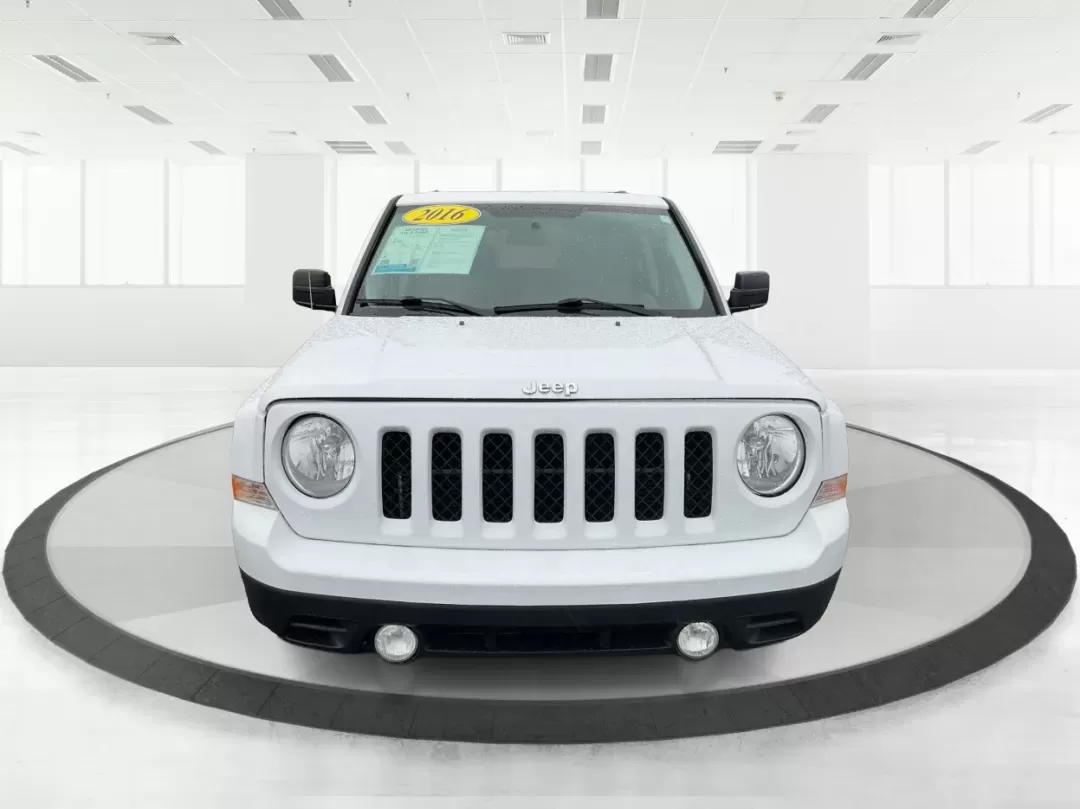 2016 Jeep Patriot Sport (1C4NJRBB5GD) with an 2.4L I-4 DOHC engine, Automatic transmission, located at 1230 East Main St, Xenia, OH, 45385, (937) 908-9800, 39.688026, -83.910172 - **Adventure Awaits with this 2016 Jeep Patriot Sport at Advantage Car and Credit - New Carlisle!**<br /> <br /> Are you ready to embrace the road less traveled? Whether you're planning weekend getaways with family or searching for the perfect commuter car that can handle a bit of adventure, this 201 - Photo#7