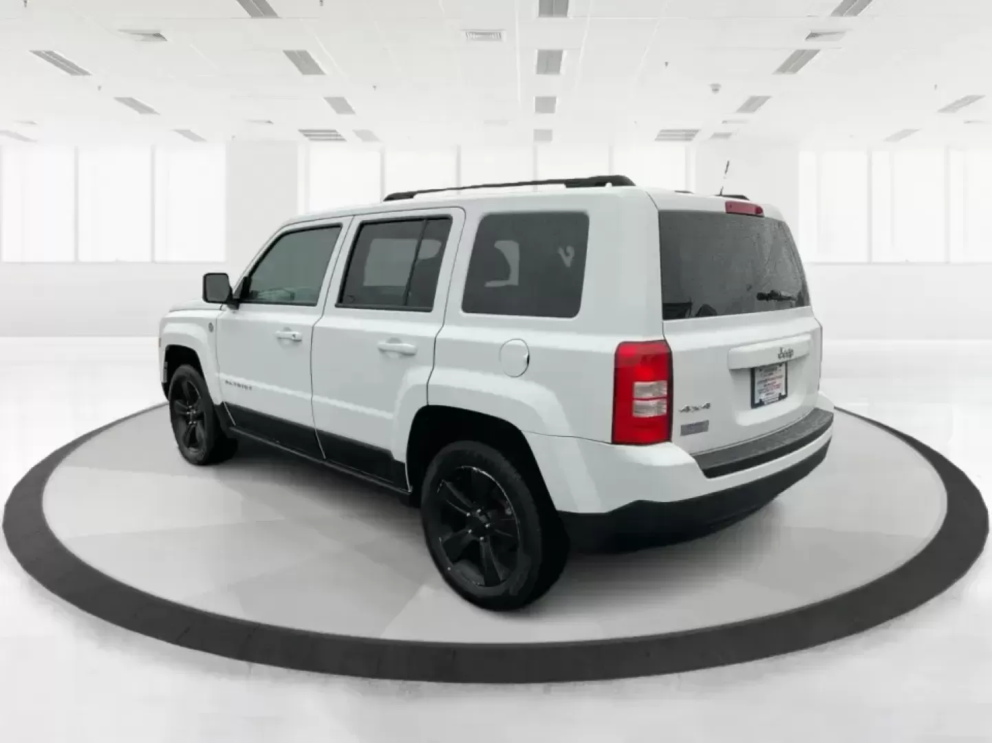 2016 Jeep Patriot Sport (1C4NJRBB5GD) with an 2.4L I-4 DOHC engine, Automatic transmission, located at 1230 East Main St, Xenia, OH, 45385, (937) 908-9800, 39.688026, -83.910172 - **Adventure Awaits with this 2016 Jeep Patriot Sport at Advantage Car and Credit - New Carlisle!**<br /> <br /> Are you ready to embrace the road less traveled? Whether you're planning weekend getaways with family or searching for the perfect commuter car that can handle a bit of adventure, this 201 - Photo#4