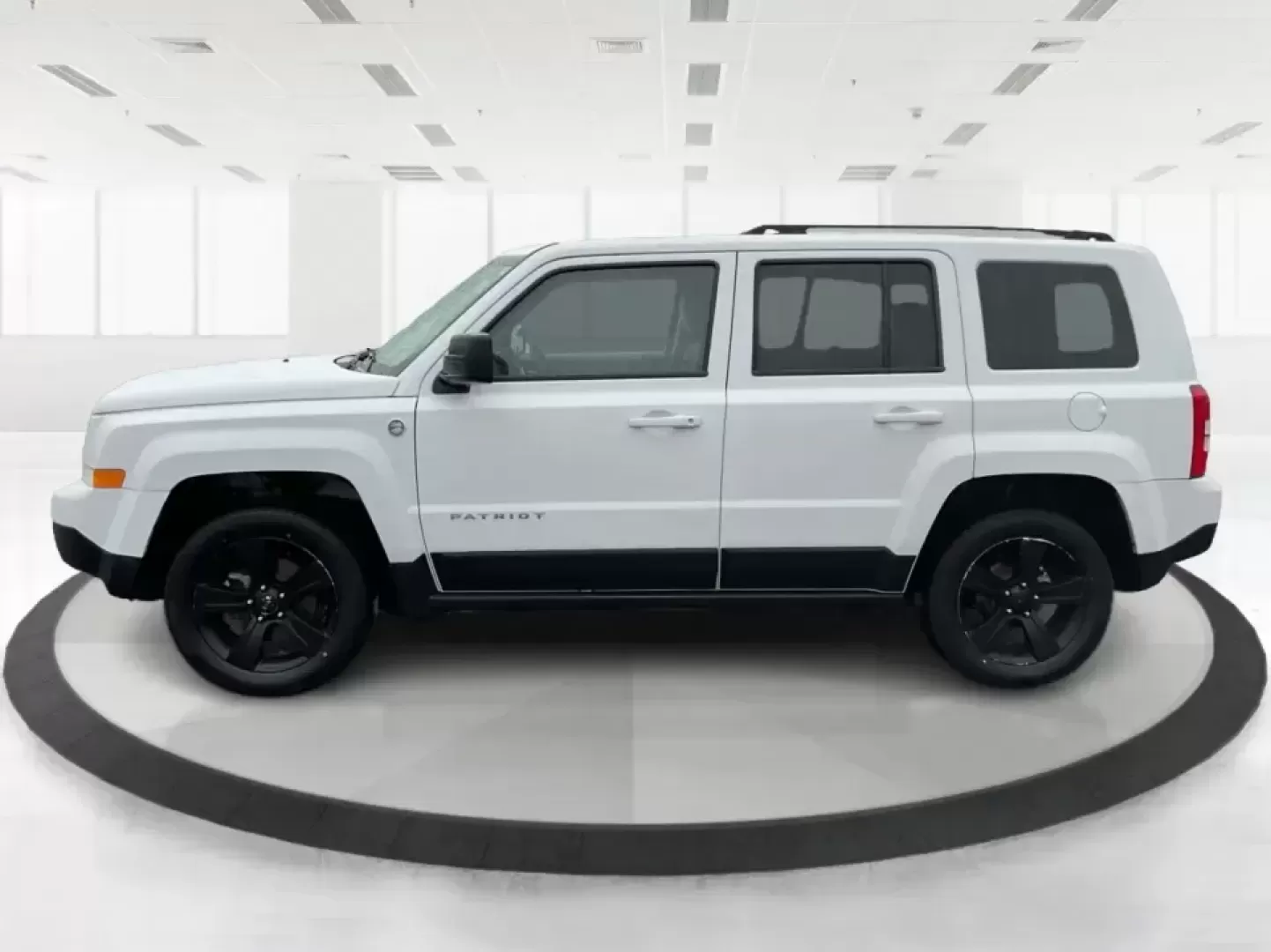 2016 Jeep Patriot Sport (1C4NJRBB5GD) with an 2.4L I-4 DOHC engine, Automatic transmission, located at 1230 East Main St, Xenia, OH, 45385, (937) 908-9800, 39.688026, -83.910172 - **Adventure Awaits with this 2016 Jeep Patriot Sport at Advantage Car and Credit - New Carlisle!**<br /> <br /> Are you ready to embrace the road less traveled? Whether you're planning weekend getaways with family or searching for the perfect commuter car that can handle a bit of adventure, this 201 - Photo#5