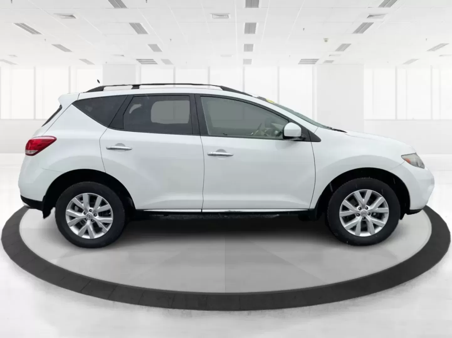 2014 Nissan Murano SV (JN8AZ1MW9EW) with an 3.5L V-6 DOHC engine, located at 401 Woodman Dr, Riverside, OH, 45431, (937) 908-9800, 39.760899, -84.123421 - **Discover the Perfect Blend of Style and Functionality with the 2014 Nissan Murano SV Your Ideal SUV for Riverside Adventures!**<br /> <br /> Are you searching for a versatile vehicle that can keep up with your busy lifestyle? Look no further! The 2014 Nissan Murano SV, available at Advantage Car - Photo#1