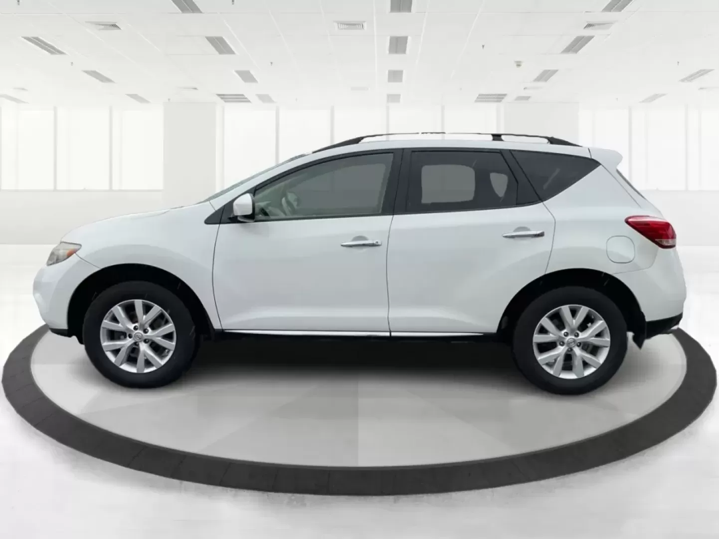 2014 Nissan Murano SV (JN8AZ1MW9EW) with an 3.5L V-6 DOHC engine, located at 401 Woodman Dr, Riverside, OH, 45431, (937) 908-9800, 39.760899, -84.123421 - **Discover the Perfect Blend of Style and Functionality with the 2014 Nissan Murano SV Your Ideal SUV for Riverside Adventures!**<br /> <br /> Are you searching for a versatile vehicle that can keep up with your busy lifestyle? Look no further! The 2014 Nissan Murano SV, available at Advantage Car - Photo#5