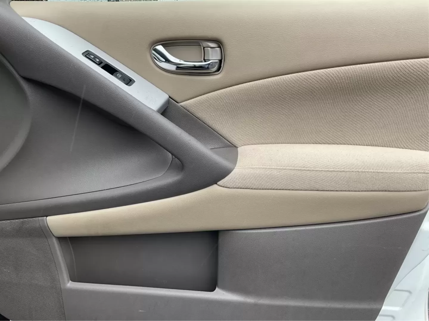 2014 Nissan Murano SV (JN8AZ1MW9EW) with an 3.5L V-6 DOHC engine, located at 401 Woodman Dr, Riverside, OH, 45431, (937) 908-9800, 39.760899, -84.123421 - **Discover the Perfect Blend of Style and Functionality with the 2014 Nissan Murano SV Your Ideal SUV for Riverside Adventures!**<br /> <br /> Are you searching for a versatile vehicle that can keep up with your busy lifestyle? Look no further! The 2014 Nissan Murano SV, available at Advantage Car - Photo#19