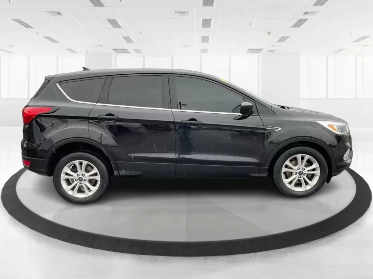 2019 Ford Escape SE (1FMCU0GD1KU) with an Other engine, located at 4508 South Dixie Dr, Moraine, OH, 45439, (937) 908-9800, 39.689976, -84.218452 - **Elevate Your Commute and Adventures with the 2019 Ford Escape SE at Advantage Car and Credit - Moraine!**<br /> <br /> Are you ready to enhance your daily commute or embark on memorable weekend adventures? Look no further than this stunning **2019 Ford Escape SE**, located at **Advantage Car and C - Photo#1