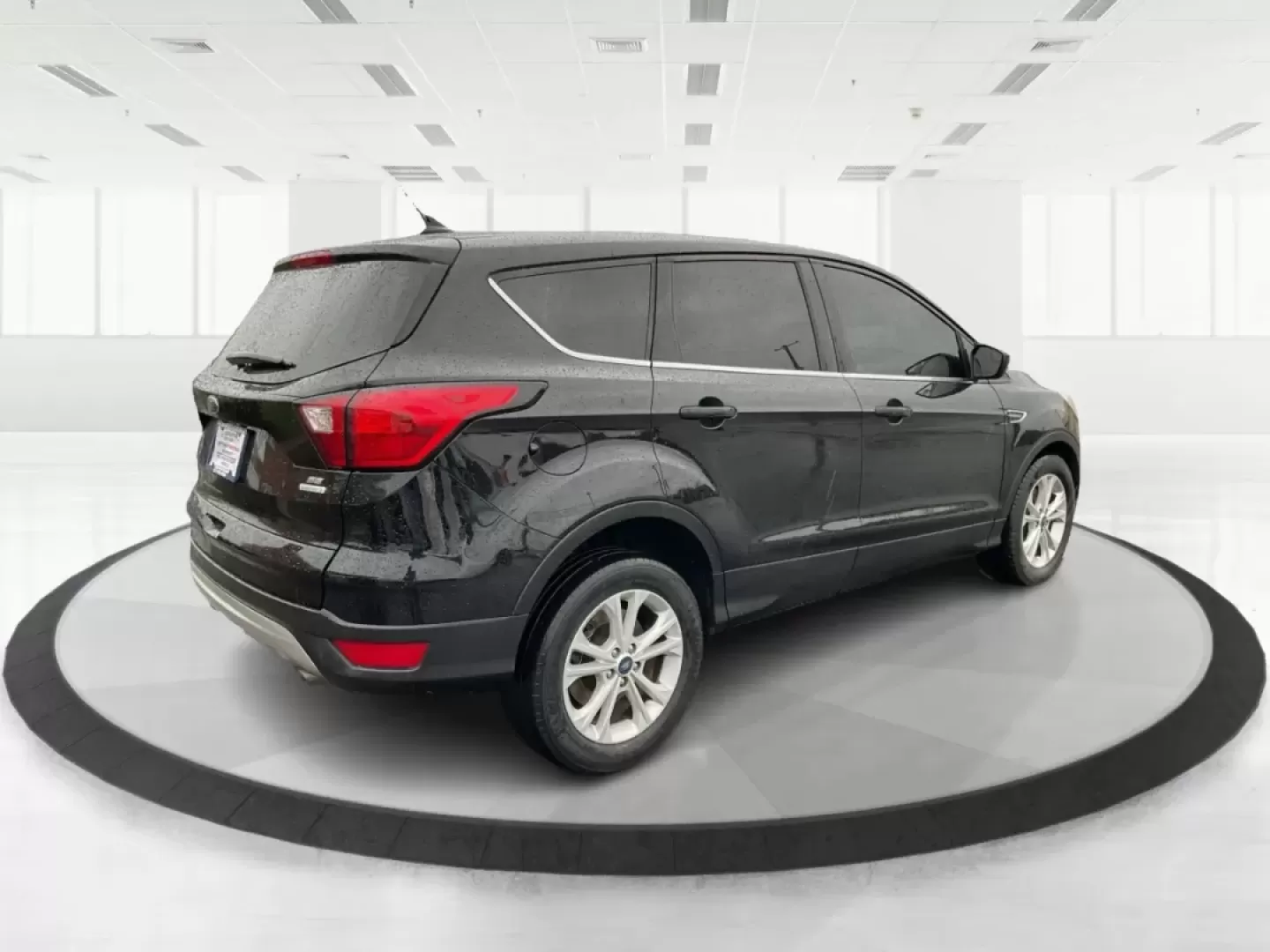 2019 Ford Escape SE (1FMCU0GD1KU) with an Other engine, located at 4508 South Dixie Dr, Moraine, OH, 45439, (937) 908-9800, 39.689976, -84.218452 - **Elevate Your Commute and Adventures with the 2019 Ford Escape SE at Advantage Car and Credit - Moraine!**<br /> <br /> Are you ready to enhance your daily commute or embark on memorable weekend adventures? Look no further than this stunning **2019 Ford Escape SE**, located at **Advantage Car and C - Photo#2