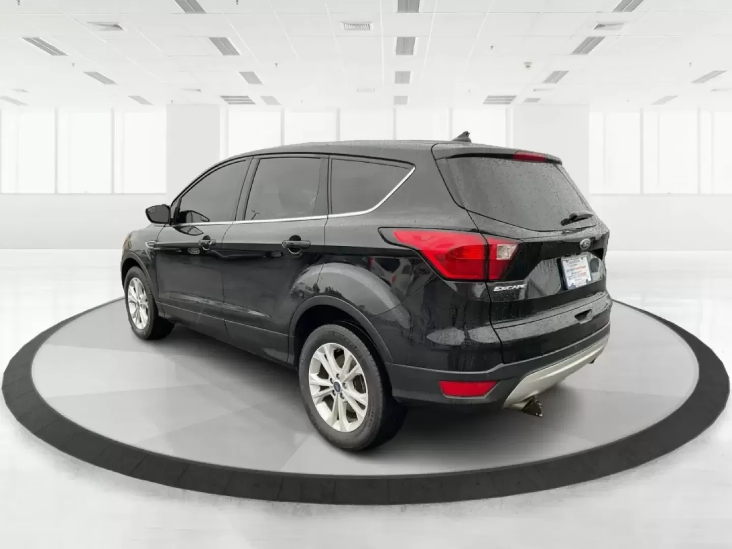 2019 Ford Escape SE (1FMCU0GD1KU) with an Other engine, located at 4508 South Dixie Dr, Moraine, OH, 45439, (937) 908-9800, 39.689976, -84.218452 - **Elevate Your Commute and Adventures with the 2019 Ford Escape SE at Advantage Car and Credit - Moraine!**<br /> <br /> Are you ready to enhance your daily commute or embark on memorable weekend adventures? Look no further than this stunning **2019 Ford Escape SE**, located at **Advantage Car and C - Photo#4