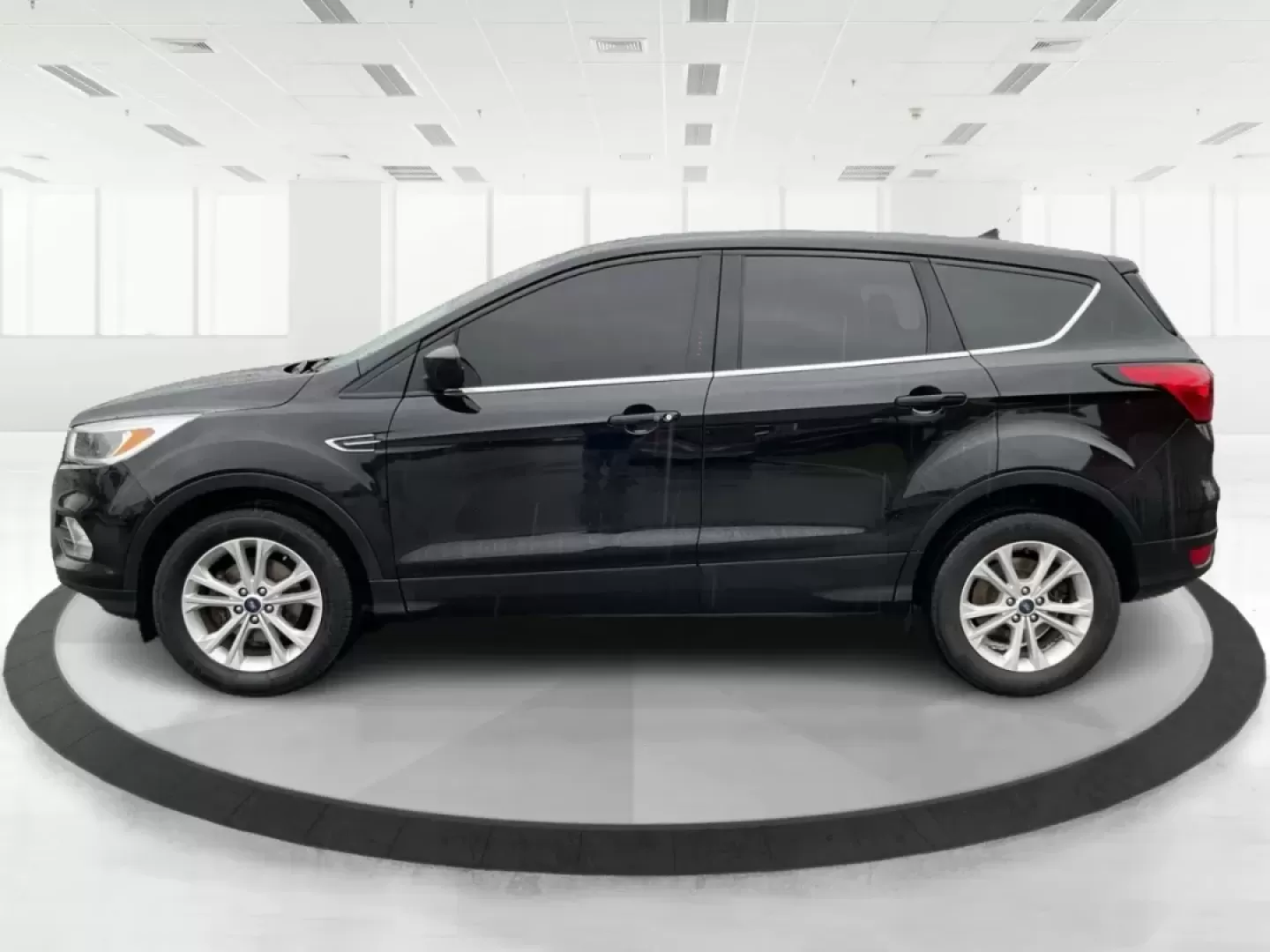 2019 Ford Escape SE (1FMCU0GD1KU) with an Other engine, located at 4508 South Dixie Dr, Moraine, OH, 45439, (937) 908-9800, 39.689976, -84.218452 - **Elevate Your Commute and Adventures with the 2019 Ford Escape SE at Advantage Car and Credit - Moraine!**<br /> <br /> Are you ready to enhance your daily commute or embark on memorable weekend adventures? Look no further than this stunning **2019 Ford Escape SE**, located at **Advantage Car and C - Photo#5