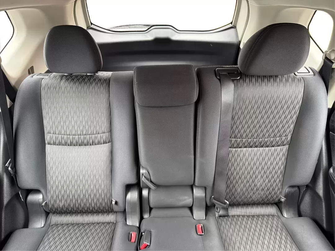 2017 Nissan Rogue S (JN8AT2MVXHW) with an 2.5L I-4 DOHC engine, CVT transmission, located at 1230 East Main St, Xenia, OH, 45385, (937) 908-9800, 39.688026, -83.910172 - ### Adventure Awaits with the 2017 Nissan Rogue at Advantage Car and Credit - Piqua!<br /> <br /> Are you ready to elevate your family adventures, weekend getaways, or daily commutes? Discover the perfect blend of functionality and style in the 2017 Nissan Rogue, available now at Advantage Car and C - Photo#14