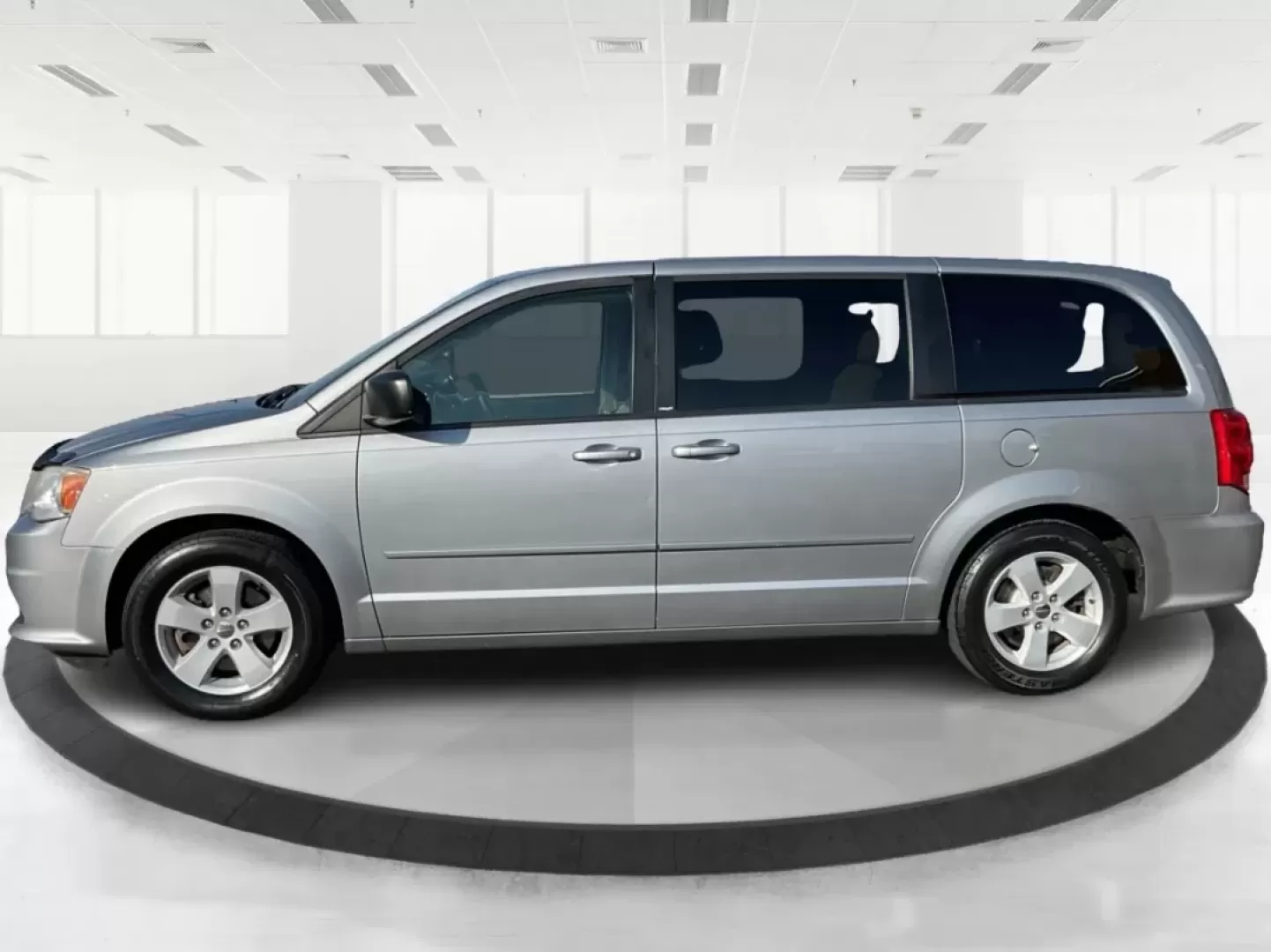 2013 Dodge Grand Caravan SE (2C4RDGBG5DR) with an Pentastar 3.6L V-6 DOHC engine, located at 401 Woodman Dr, Riverside, OH, 45431, (937) 908-9800, 39.760899, -84.123421 - **Explore the Open Road with Confidence: 2013 Dodge Grand Caravan SE at Advantage Car and Credit - Riverside**<br /> <br /> Are you ready to embrace the freedom of the open road with your family or enjoy weekend adventures with friends? The 2013 Dodge Grand Caravan SE is designed for those who value - Photo#5