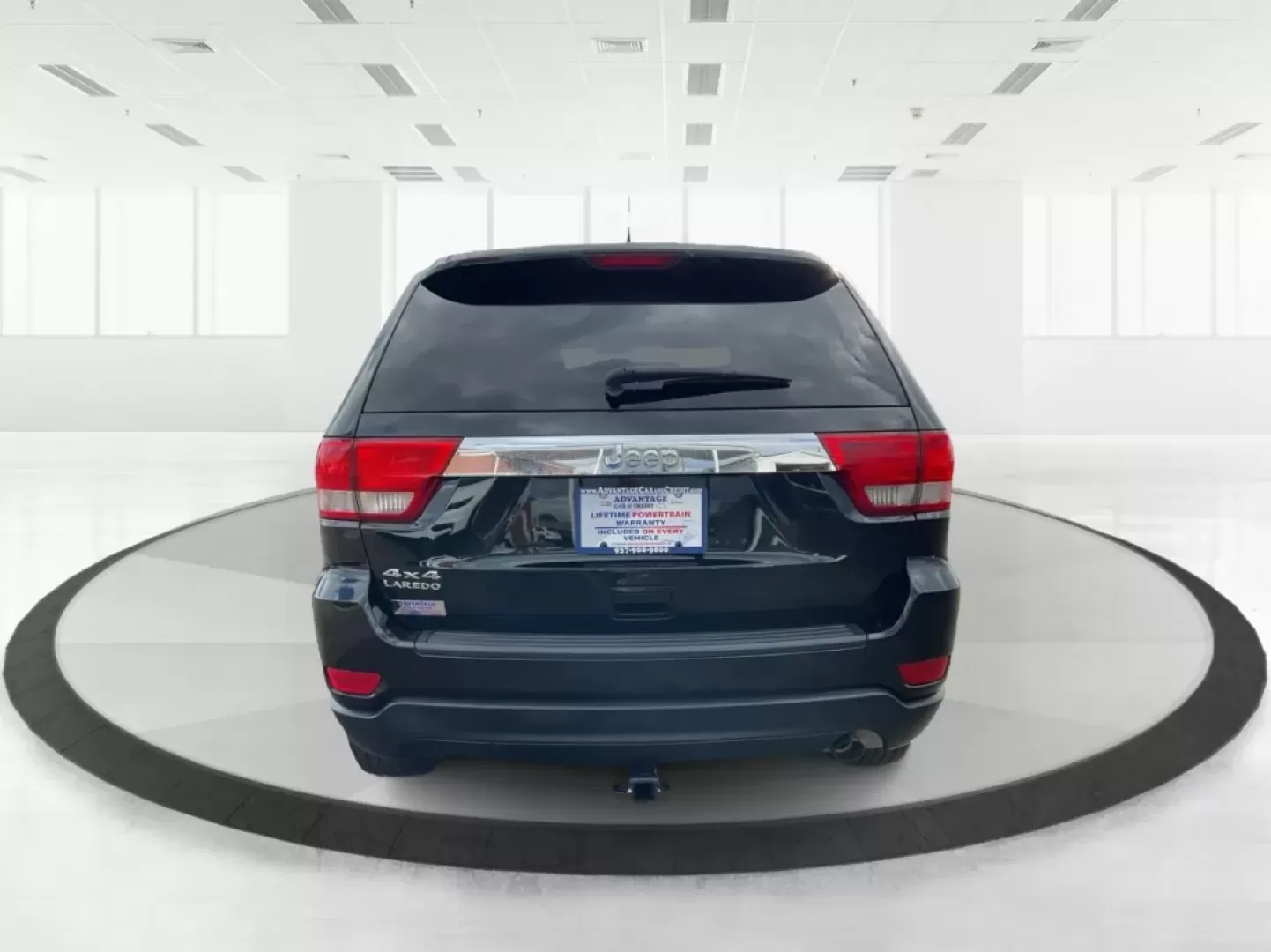 2012 Jeep Grand Cherokee Laredo (1C4RJFAG1CC) with an Other engine, located at 1230 East Main St, Xenia, OH, 45385, (937) 908-9800, 39.688026, -83.910172 - Are you ready to elevate your adventures with a rugged yet refined SUV? Look no further than this 2012 Jeep Grand Cherokee Laredo, now available at Advantage Car and Credit in Xenia, OH. This versatile vehicle is perfect for families embarking on weekend getaways, commuters tackling long drives, or - Photo#3