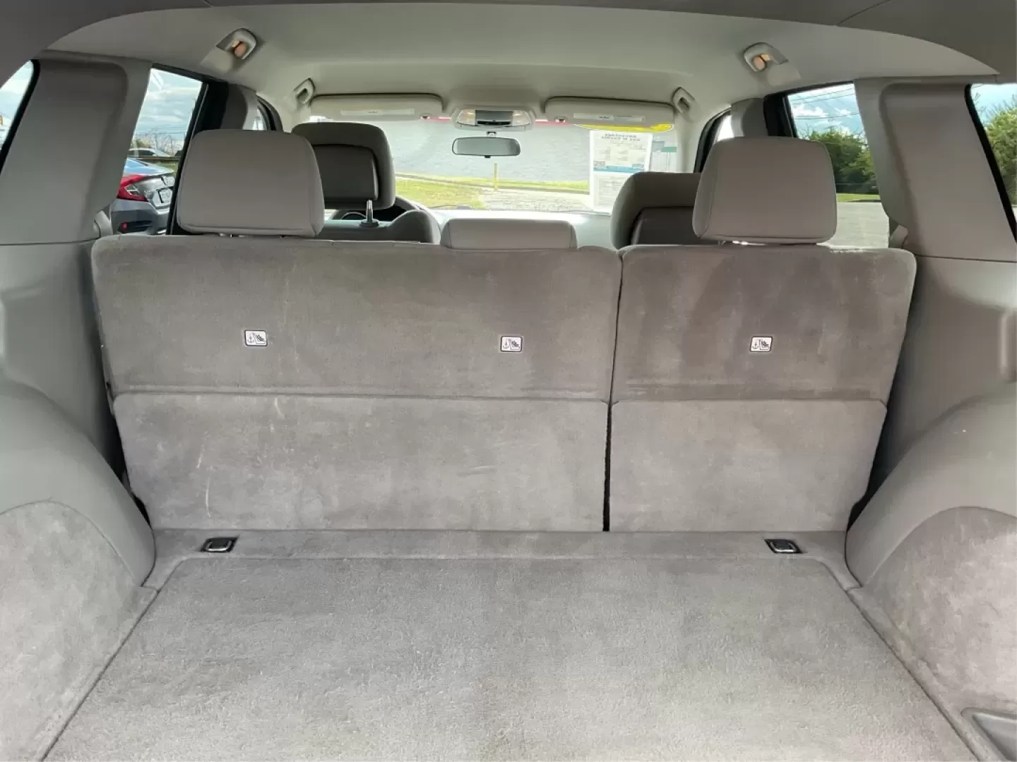 2012 Jeep Grand Cherokee Laredo (1C4RJFAG1CC) with an Other engine, located at 1230 East Main St, Xenia, OH, 45385, (937) 908-9800, 39.688026, -83.910172 - Are you ready to elevate your adventures with a rugged yet refined SUV? Look no further than this 2012 Jeep Grand Cherokee Laredo, now available at Advantage Car and Credit in Xenia, OH. This versatile vehicle is perfect for families embarking on weekend getaways, commuters tackling long drives, or - Photo#12