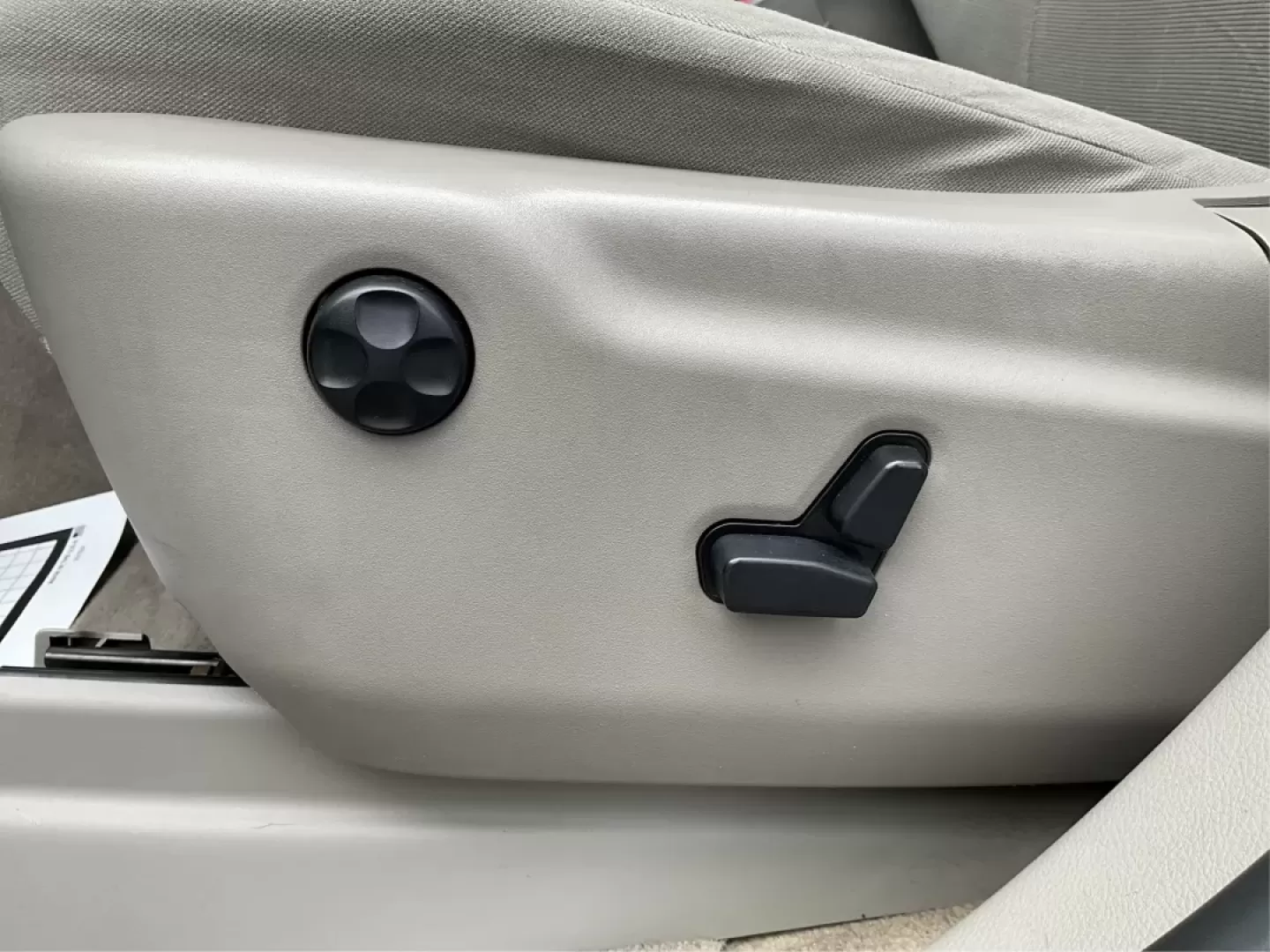 2012 Jeep Grand Cherokee Laredo (1C4RJFAG1CC) with an Other engine, located at 1230 East Main St, Xenia, OH, 45385, (937) 908-9800, 39.688026, -83.910172 - Are you ready to elevate your adventures with a rugged yet refined SUV? Look no further than this 2012 Jeep Grand Cherokee Laredo, now available at Advantage Car and Credit in Xenia, OH. This versatile vehicle is perfect for families embarking on weekend getaways, commuters tackling long drives, or - Photo#18