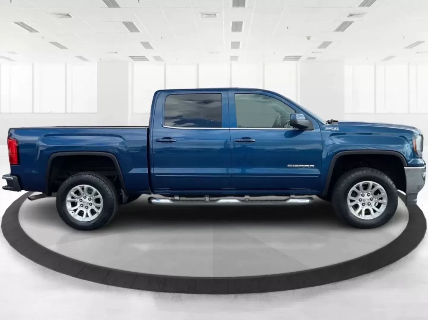 2018 GMC Sierra 1500 SLE (3GTU2MEC2JG) with an 5.3 engine, located at 1230 East Main St, Xenia, OH, 45385, (937) 908-9800, 39.688026, -83.910172 - Elevate your lifestyle with the unparalleled capability and comfort of the 2018 GMC Sierra 1500 SLE, now available at Advantage Car and Credit in Xenia, OH. This crew cab truck is not just a vehicle; it's a versatile companion for weekend adventures, family outings, and daily commutes alike. If you' - Photo#1