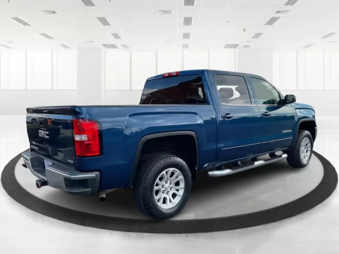 2018 GMC Sierra 1500 SLE (3GTU2MEC2JG) with an 5.3 engine, located at 1230 East Main St, Xenia, OH, 45385, (937) 908-9800, 39.688026, -83.910172 - Elevate your lifestyle with the unparalleled capability and comfort of the 2018 GMC Sierra 1500 SLE, now available at Advantage Car and Credit in Xenia, OH. This crew cab truck is not just a vehicle; it's a versatile companion for weekend adventures, family outings, and daily commutes alike. If you' - Photo#2