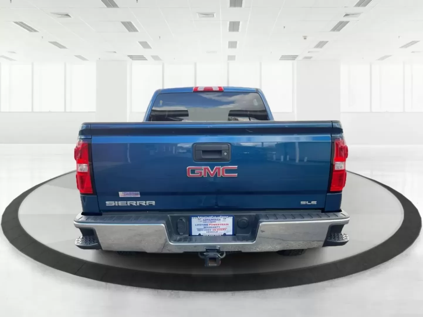 2018 GMC Sierra 1500 SLE (3GTU2MEC2JG) with an 5.3 engine, located at 1230 East Main St, Xenia, OH, 45385, (937) 908-9800, 39.688026, -83.910172 - Elevate your lifestyle with the unparalleled capability and comfort of the 2018 GMC Sierra 1500 SLE, now available at Advantage Car and Credit in Xenia, OH. This crew cab truck is not just a vehicle; it's a versatile companion for weekend adventures, family outings, and daily commutes alike. If you' - Photo#3