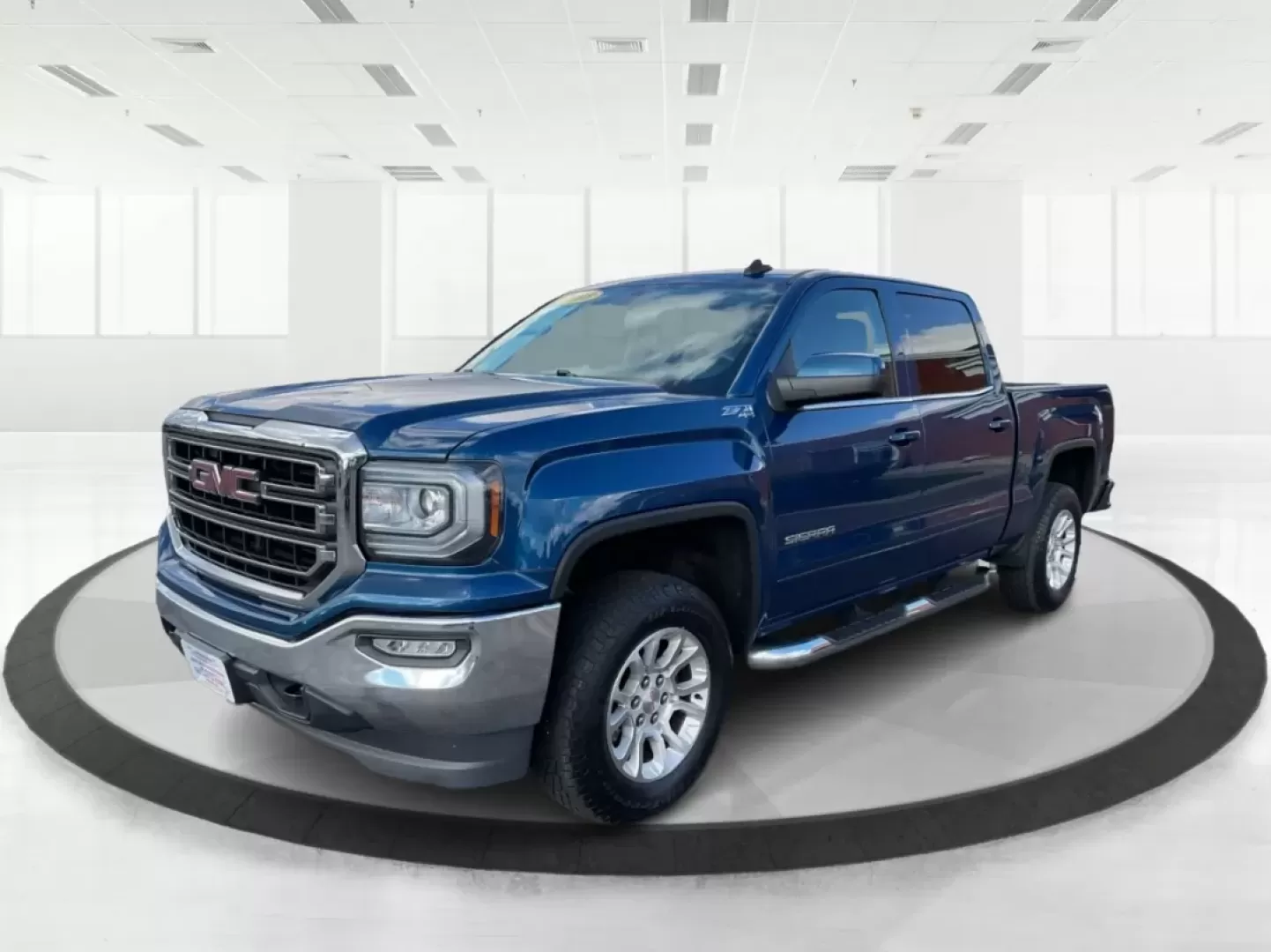 2018 GMC Sierra 1500 SLE (3GTU2MEC2JG) with an 5.3 engine, located at 1230 East Main St, Xenia, OH, 45385, (937) 908-9800, 39.688026, -83.910172 - Elevate your lifestyle with the unparalleled capability and comfort of the 2018 GMC Sierra 1500 SLE, now available at Advantage Car and Credit in Xenia, OH. This crew cab truck is not just a vehicle; it's a versatile companion for weekend adventures, family outings, and daily commutes alike. If you' - Photo#8