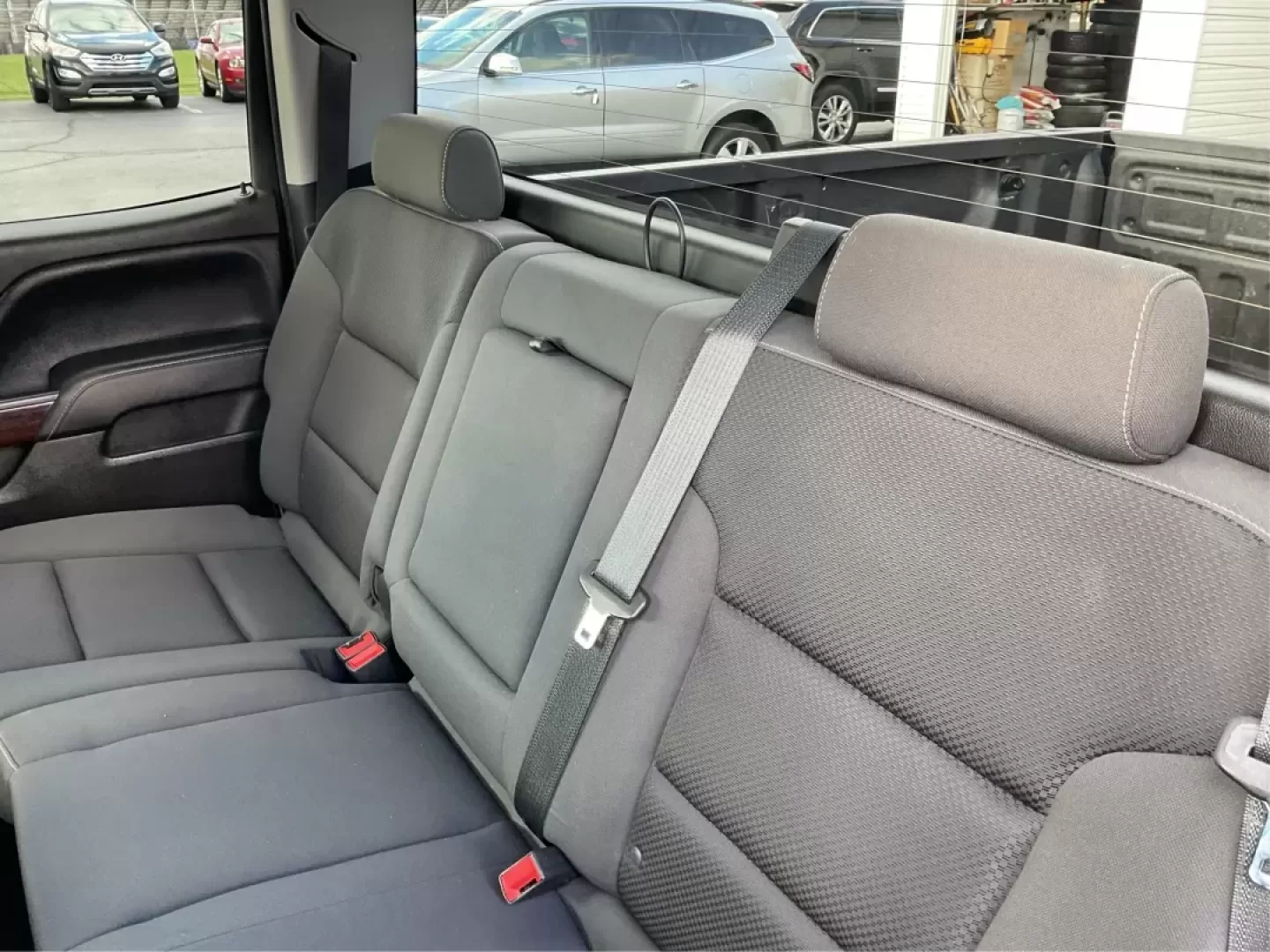 2018 GMC Sierra 1500 SLE (3GTU2MEC2JG) with an 5.3 engine, located at 1230 East Main St, Xenia, OH, 45385, (937) 908-9800, 39.688026, -83.910172 - Elevate your lifestyle with the unparalleled capability and comfort of the 2018 GMC Sierra 1500 SLE, now available at Advantage Car and Credit in Xenia, OH. This crew cab truck is not just a vehicle; it's a versatile companion for weekend adventures, family outings, and daily commutes alike. If you' - Photo#10