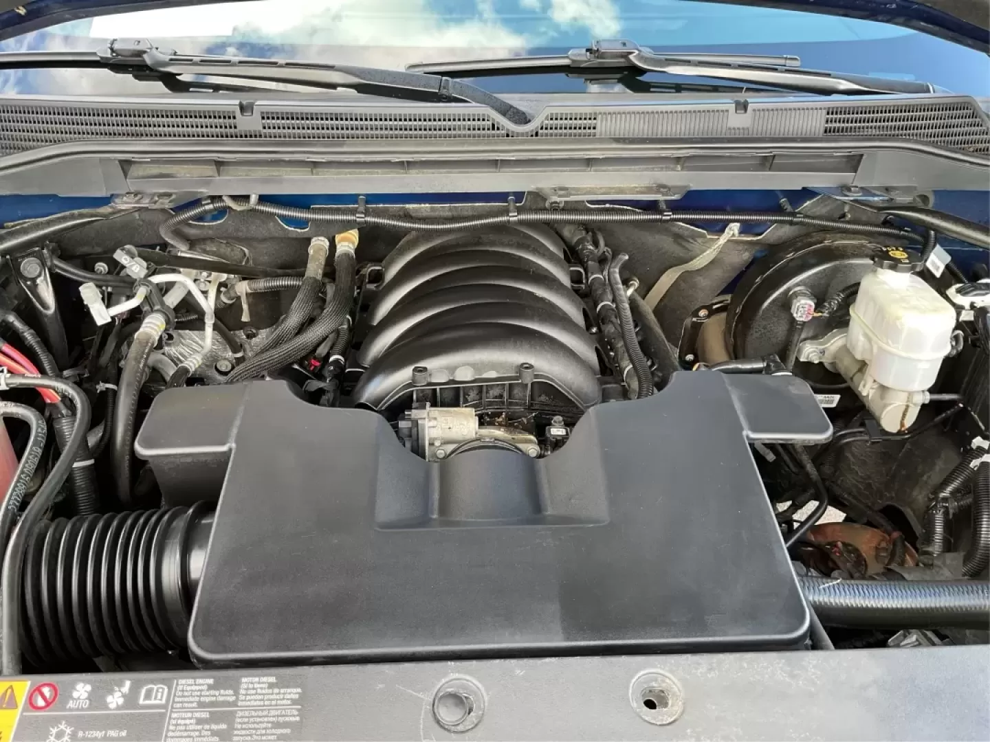 2018 GMC Sierra 1500 SLE (3GTU2MEC2JG) with an 5.3 engine, located at 1230 East Main St, Xenia, OH, 45385, (937) 908-9800, 39.688026, -83.910172 - Elevate your lifestyle with the unparalleled capability and comfort of the 2018 GMC Sierra 1500 SLE, now available at Advantage Car and Credit in Xenia, OH. This crew cab truck is not just a vehicle; it's a versatile companion for weekend adventures, family outings, and daily commutes alike. If you' - Photo#11