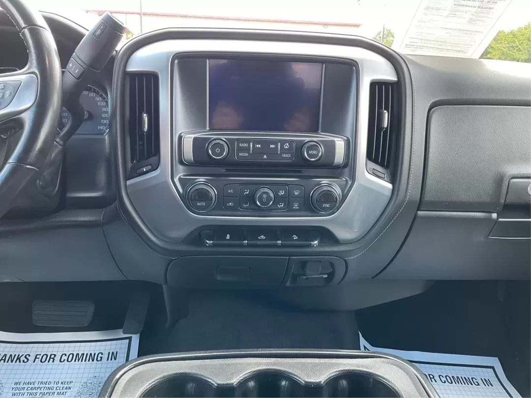 2018 GMC Sierra 1500 SLE (3GTU2MEC2JG) with an 5.3 engine, located at 1230 East Main St, Xenia, OH, 45385, (937) 908-9800, 39.688026, -83.910172 - Elevate your lifestyle with the unparalleled capability and comfort of the 2018 GMC Sierra 1500 SLE, now available at Advantage Car and Credit in Xenia, OH. This crew cab truck is not just a vehicle; it's a versatile companion for weekend adventures, family outings, and daily commutes alike. If you' - Photo#12