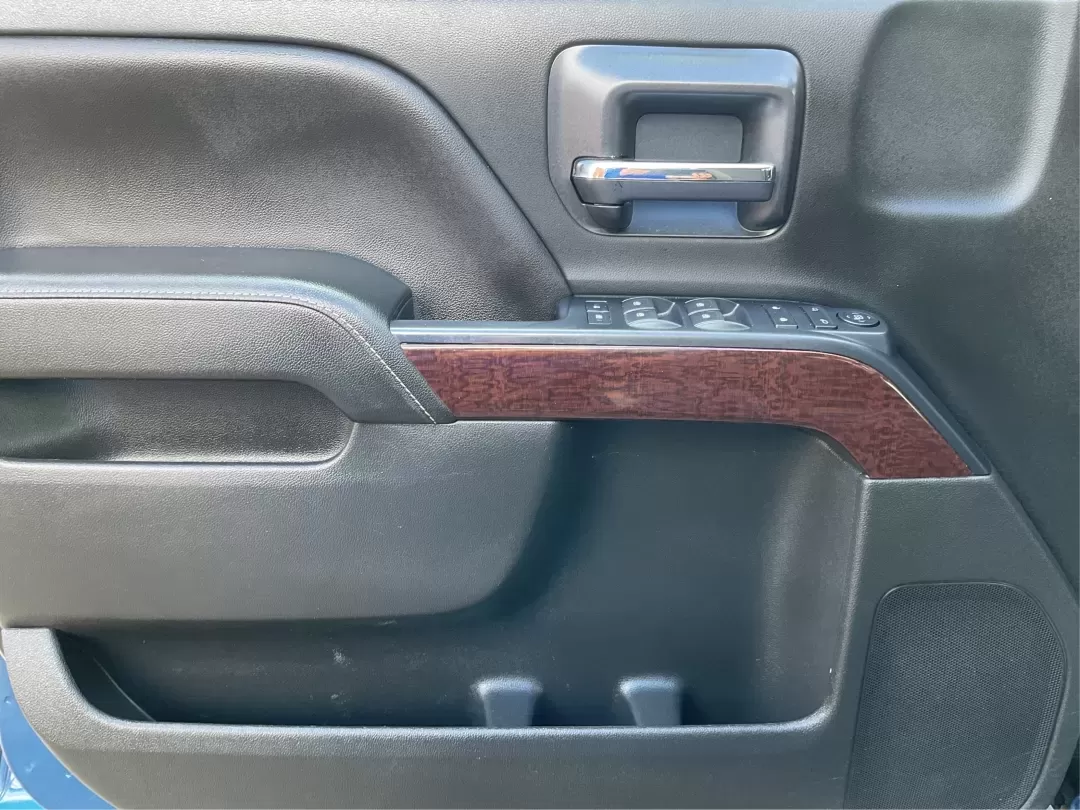 2018 GMC Sierra 1500 SLE (3GTU2MEC2JG) with an 5.3 engine, located at 1230 East Main St, Xenia, OH, 45385, (937) 908-9800, 39.688026, -83.910172 - Elevate your lifestyle with the unparalleled capability and comfort of the 2018 GMC Sierra 1500 SLE, now available at Advantage Car and Credit in Xenia, OH. This crew cab truck is not just a vehicle; it's a versatile companion for weekend adventures, family outings, and daily commutes alike. If you' - Photo#18