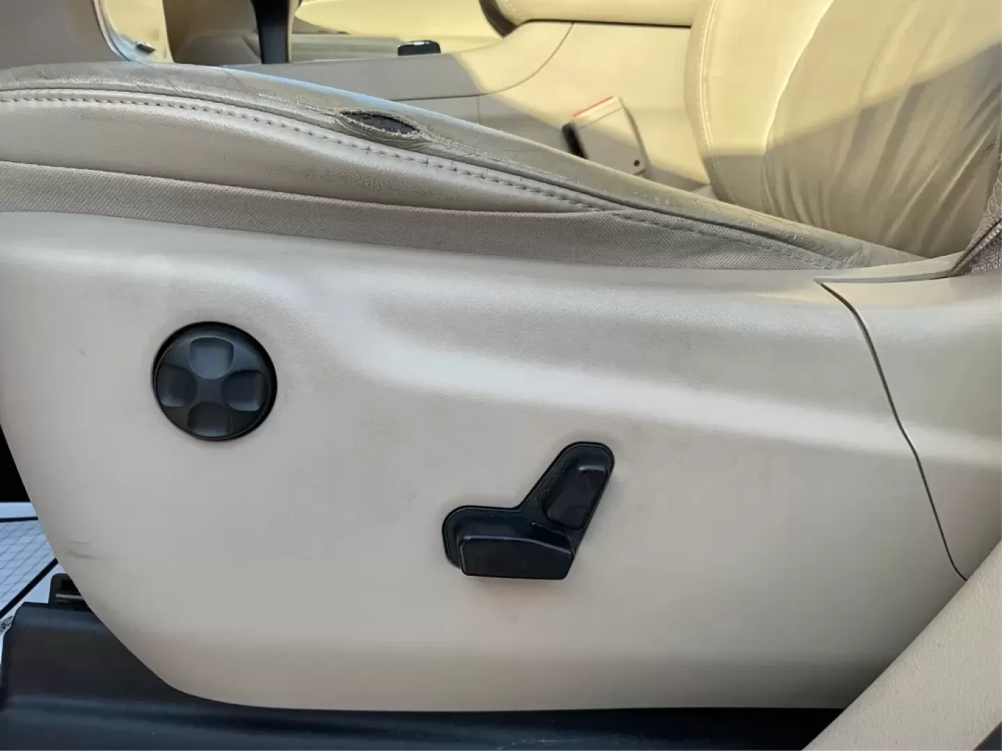 2014 Jeep Grand Cherokee Limited (1C4RJFBG8EC) with an Other engine, located at 1099 N County Rd 25A , Troy, OH, 45373, (937) 908-9800, 40.057079, -84.212883 - Are you ready to elevate your weekend adventures or transform your daily commute? Look no further! At Advantage Car and Credit in Troy, OH, we are excited to present this stunning 2014 Jeep Grand Cherokee Limited. This versatile SUV is not just a vehicle; it's a lifestyle enhancer, perfect for famil - Photo#18