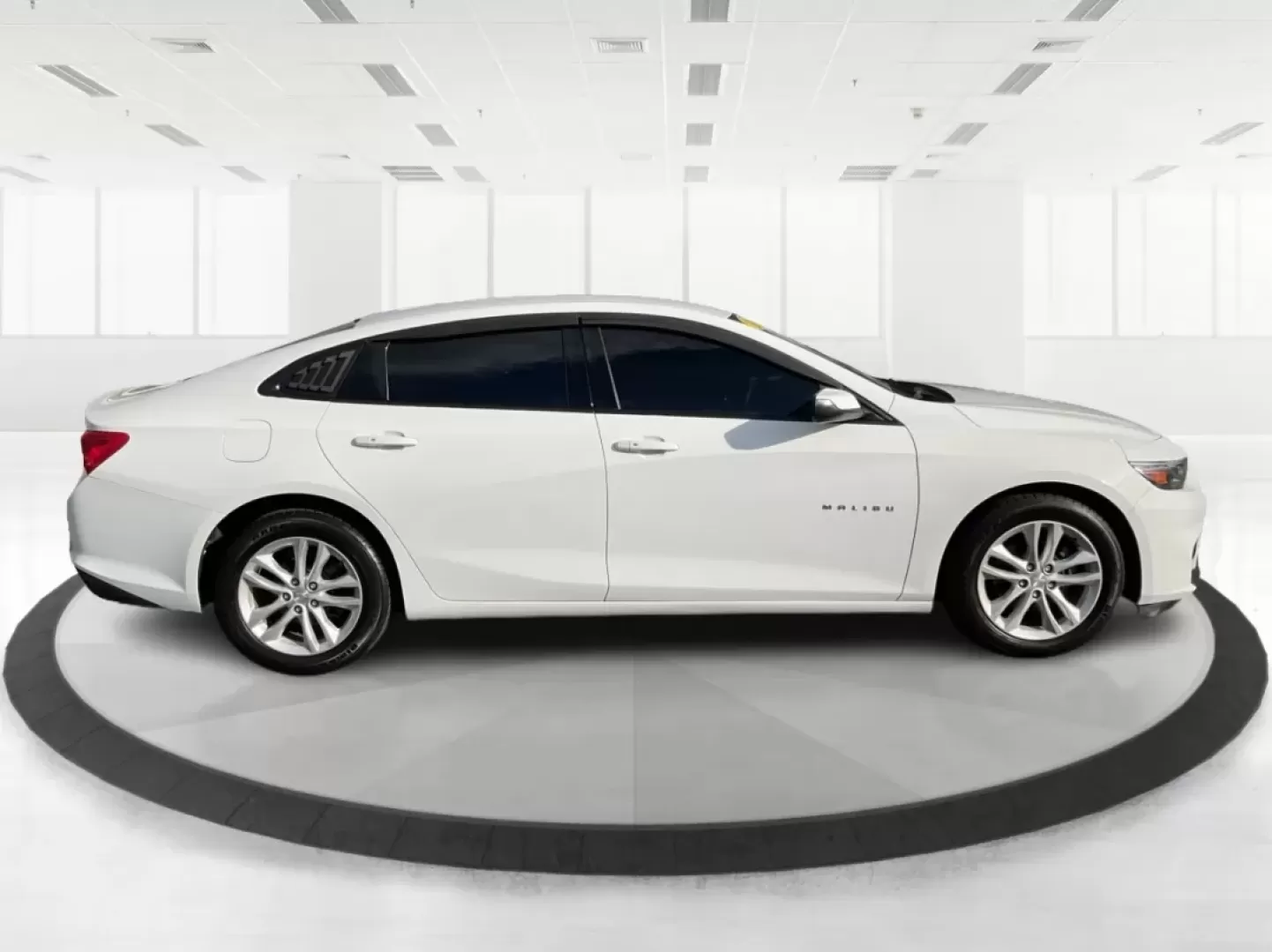 2017 Chevrolet Malibu 1LT (1G1ZE5ST4HF) with an 1.5L I-4 gasoline direct injection engine, located at 1184 Kauffman Ave, Fairborn, OH, 45324, (937) 908-9800, 39.807072, -84.030914 - ### Drive Your Dreams with This 2017 Chevrolet Malibu Perfect for Modern Living!<br /> <br /> Are you in search of a reliable sedan that balances comfort, efficiency, and style? Look no further than this stunning 2017 Chevrolet Malibu 1LT, available now at Advantage Car and Credit in Fairborn, OH. - Photo#1