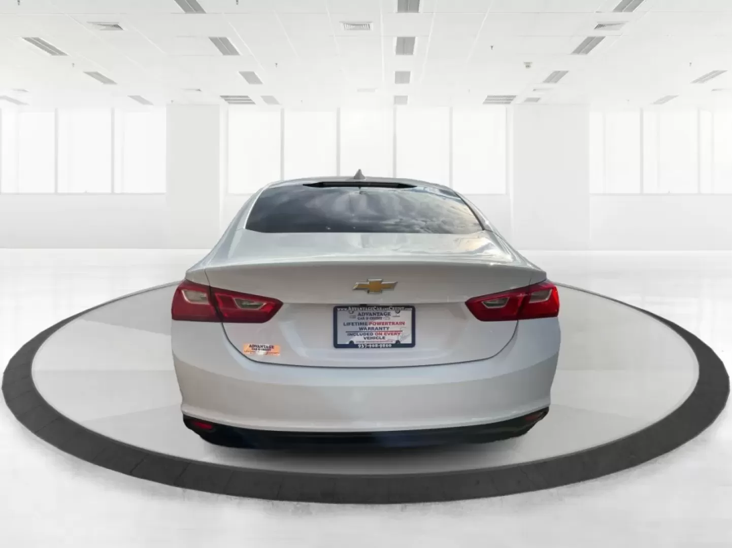 2017 Chevrolet Malibu 1LT (1G1ZE5ST4HF) with an 1.5L I-4 gasoline direct injection engine, located at 1184 Kauffman Ave, Fairborn, OH, 45324, (937) 908-9800, 39.807072, -84.030914 - ### Drive Your Dreams with This 2017 Chevrolet Malibu Perfect for Modern Living!<br /> <br /> Are you in search of a reliable sedan that balances comfort, efficiency, and style? Look no further than this stunning 2017 Chevrolet Malibu 1LT, available now at Advantage Car and Credit in Fairborn, OH. - Photo#3